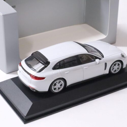 1:43 Minichamps Porsche Panamera 4 E-Hybrid Sport Turismo 2017 white DEALER VERSION