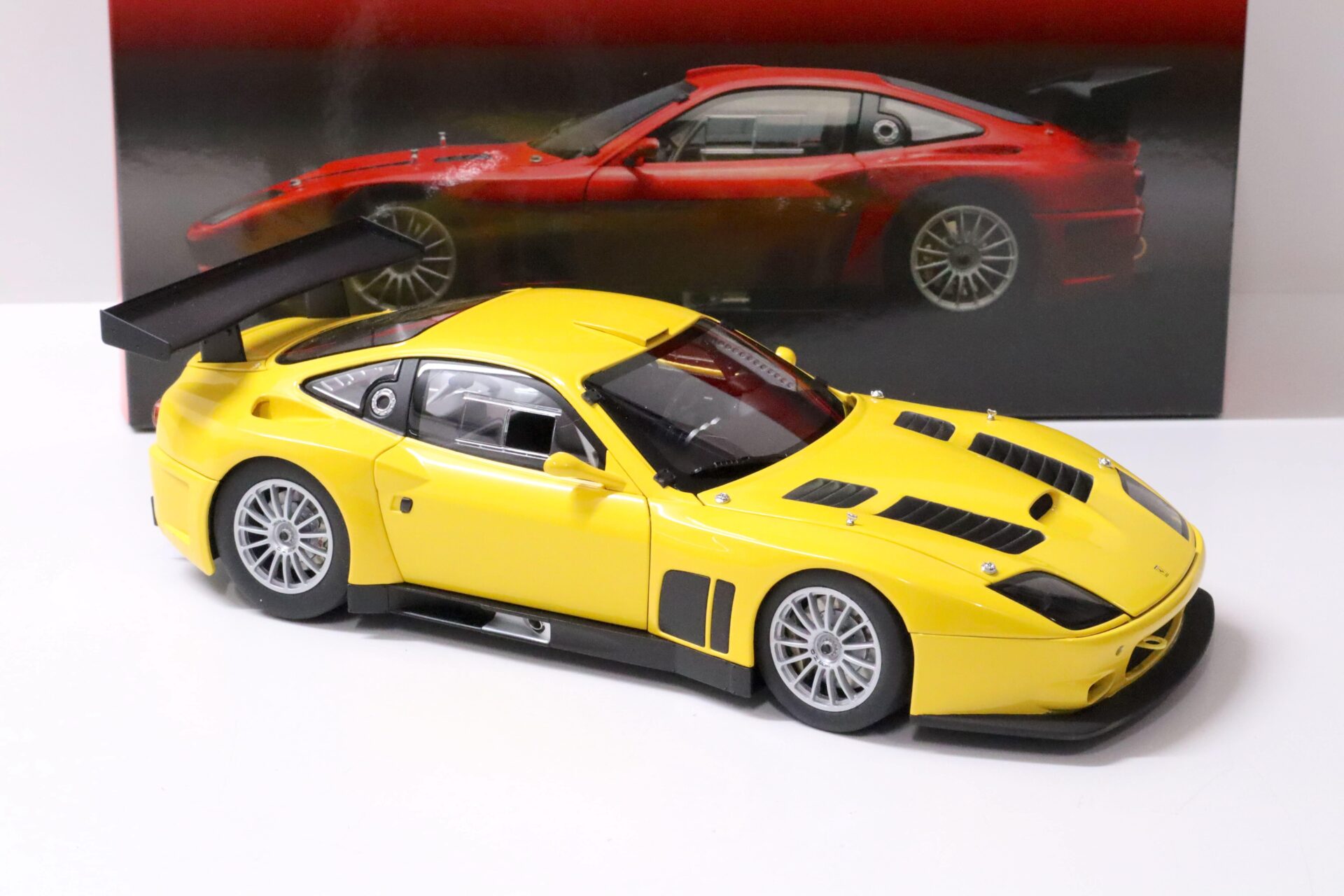 1:18 Kyosho Ferrari 575 GTC Coupe 2004 yellow