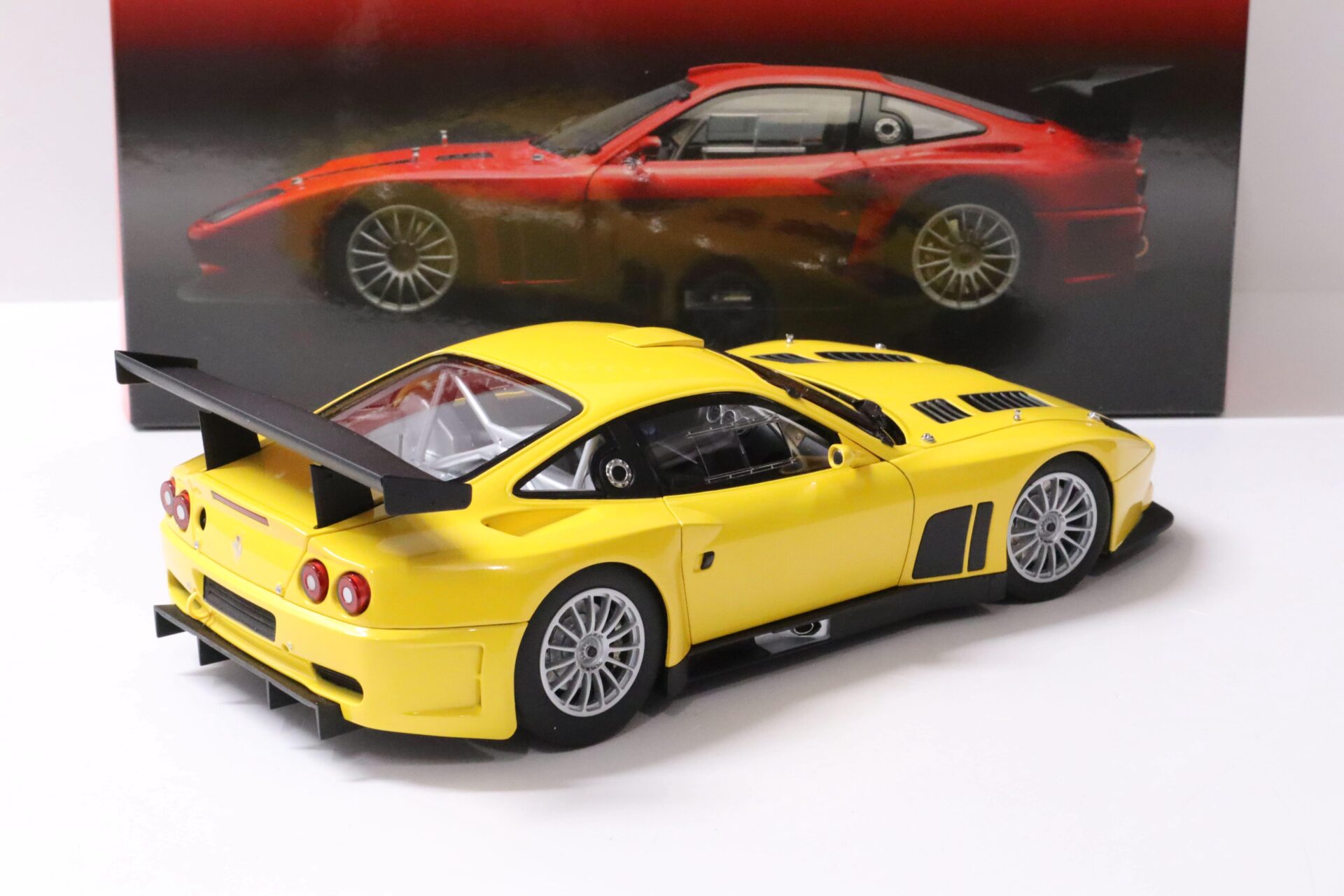 1:18 Kyosho Ferrari 575 GTC Coupe 2004 yellow