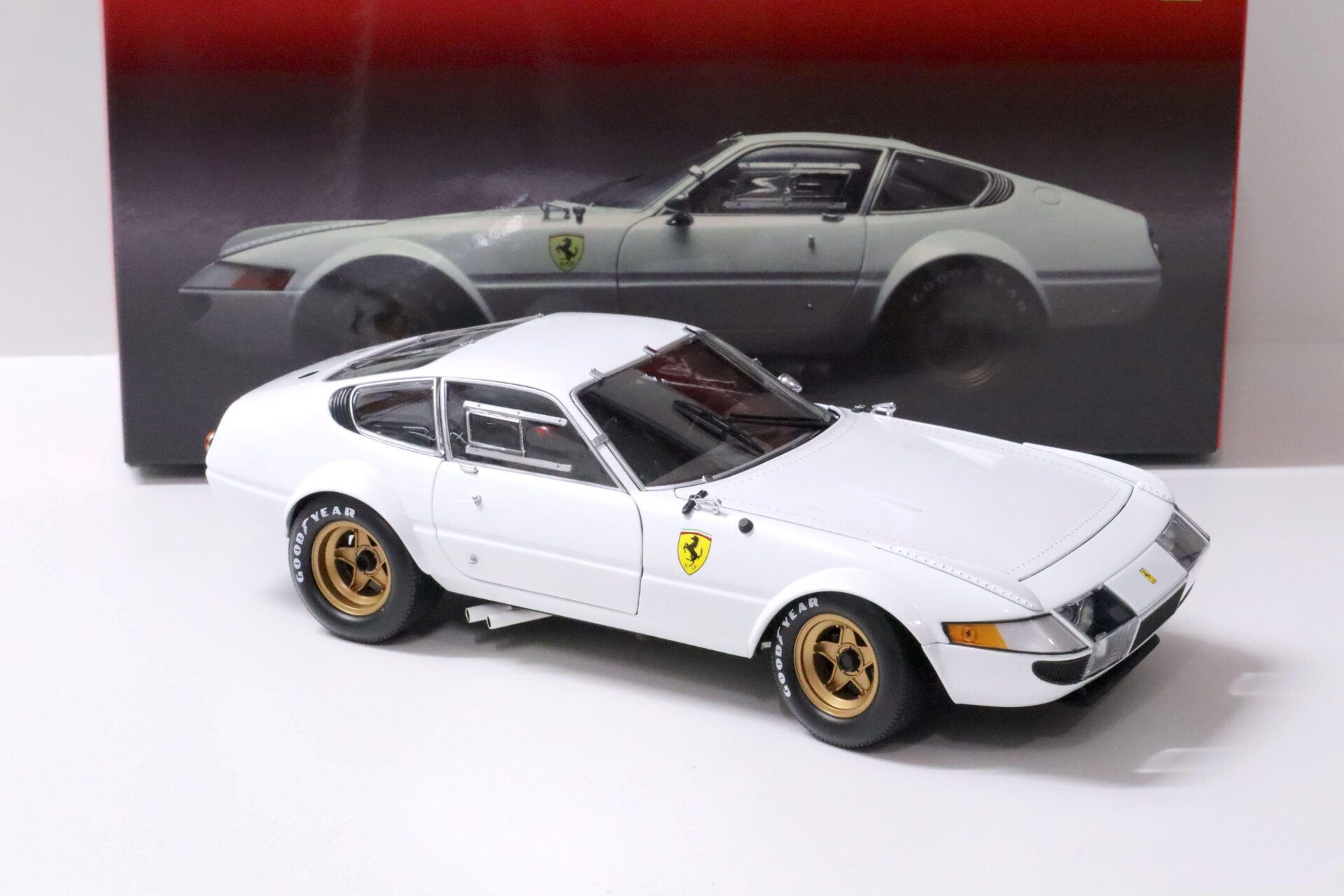 1:18 Kyosho Ferrari 365 GTB4 Competizione No Livery Version white
