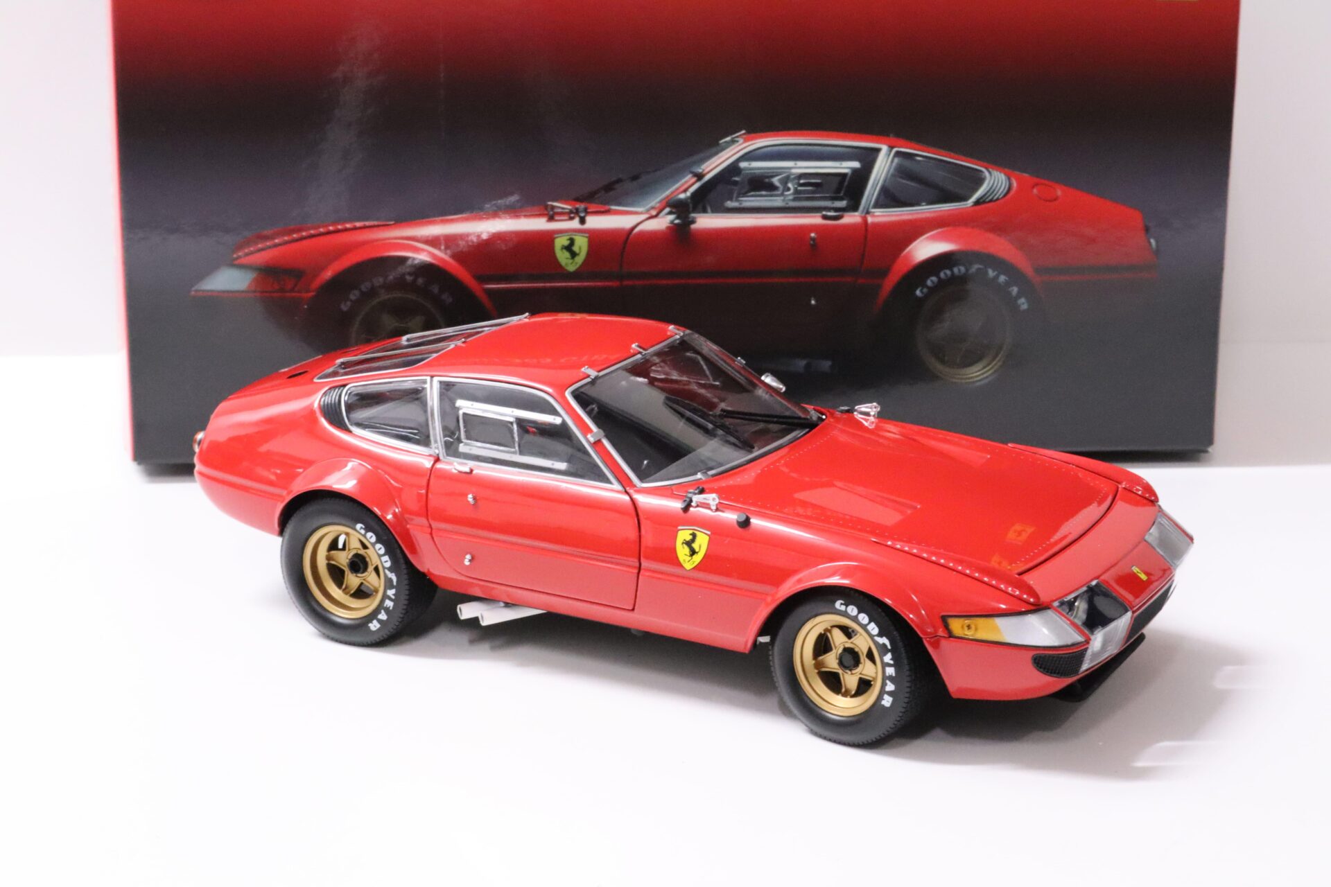 自動車 KYOSHOFerrari 365 GTB4 Competizione 1:18 1:18 Kyosho Ferrari 365 GTB4 Competizione No Livery Version red