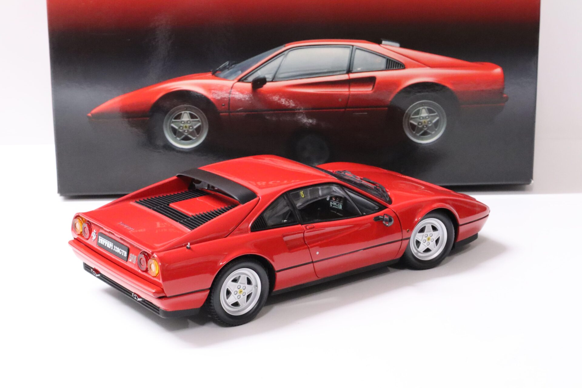 1:18 Kyosho Ferrari 328 GTB Coupe 1988 red