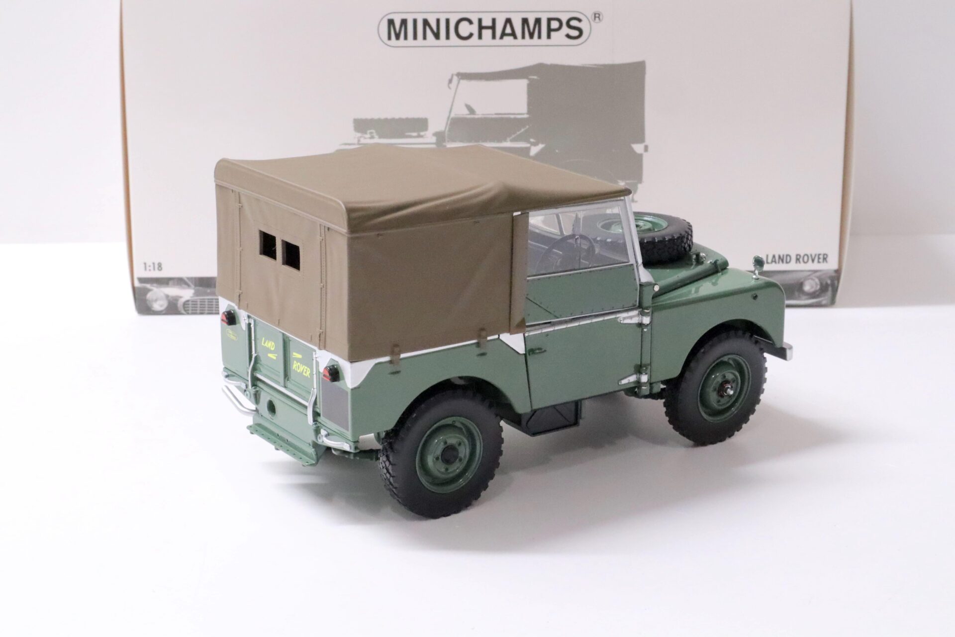1:18 Minichamps Land Rover 1949 dark green