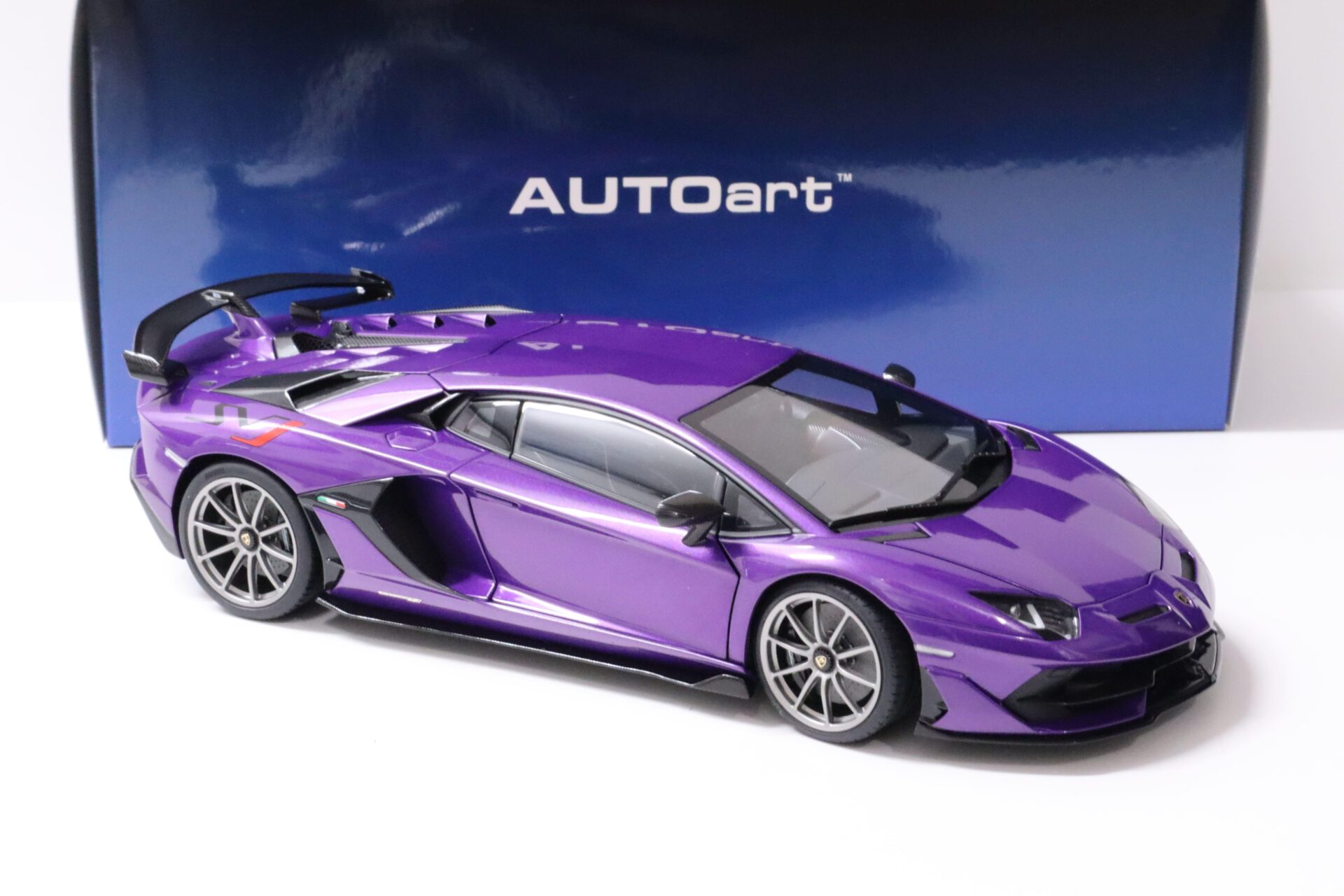 1:18 AUTOart Lamborghini Aventador SVJ 2019 Viola Pasifae/ Pearl purple