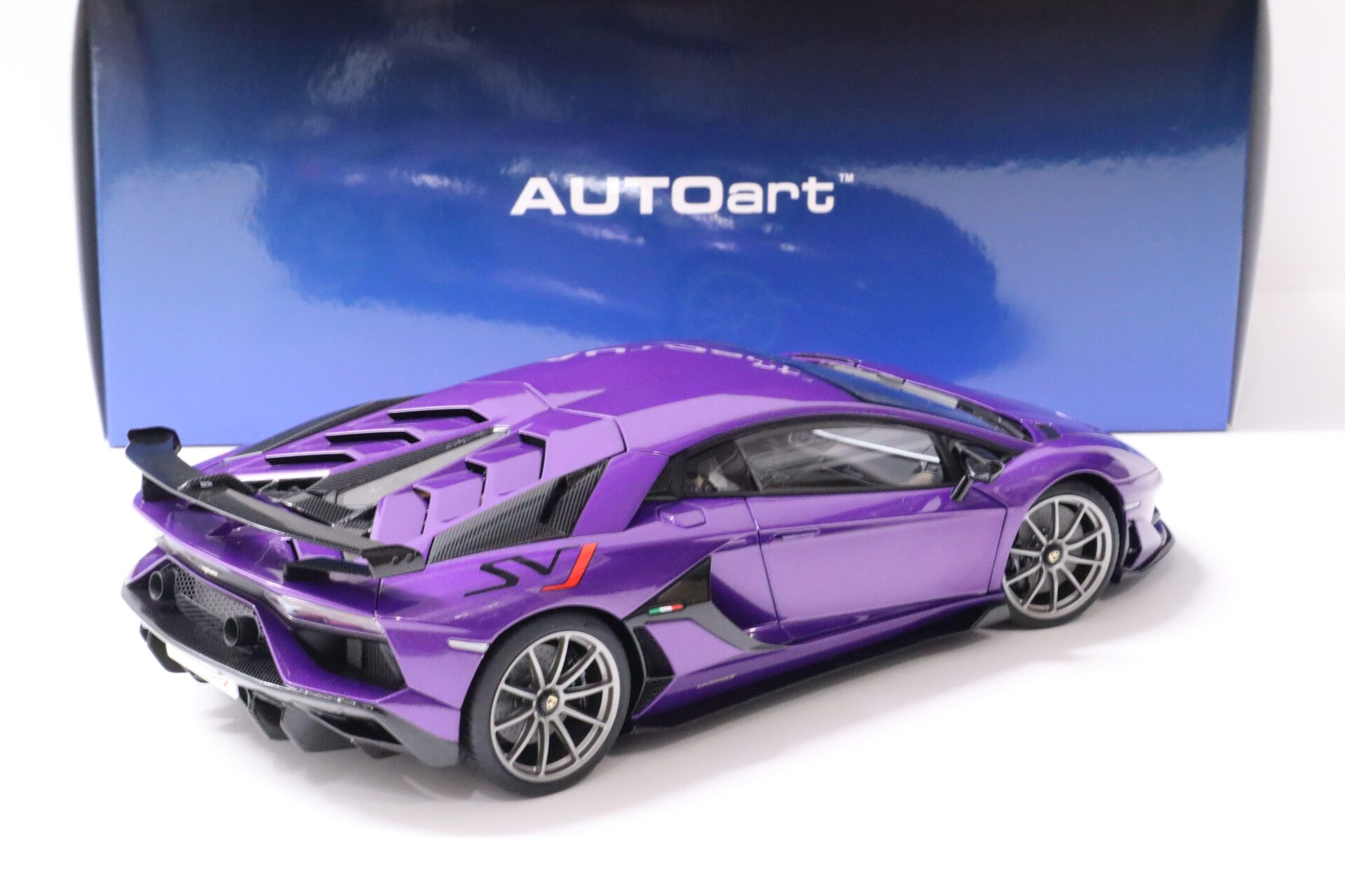 1:18 AUTOart Lamborghini Aventador SVJ 2019 Viola Pasifae/ Pearl purple