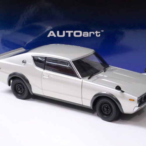 1:18 AUTOart Nissan Skyline 2000 GT-R (KPGC110) silver