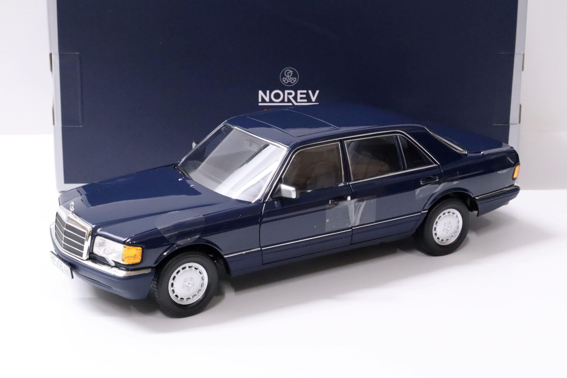 1:18 Norev Mercedes 560 SEL W126 Limousine 1991 dark blue
