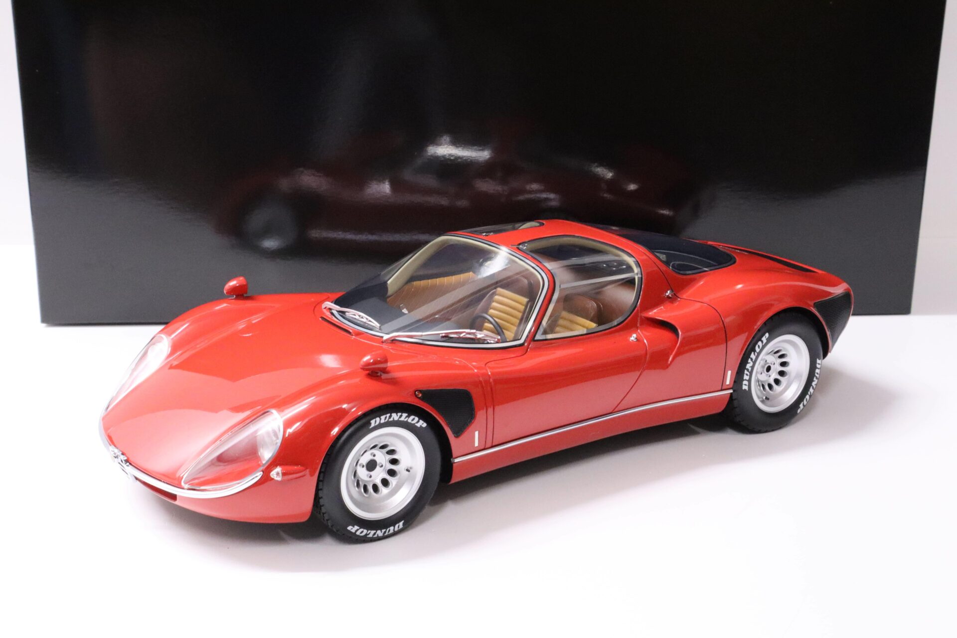 ID 59569 orig.jpg 1:12 Premium ClassiXXs Alfa Romeo Tipo 33 Stradale red/ silver wheels