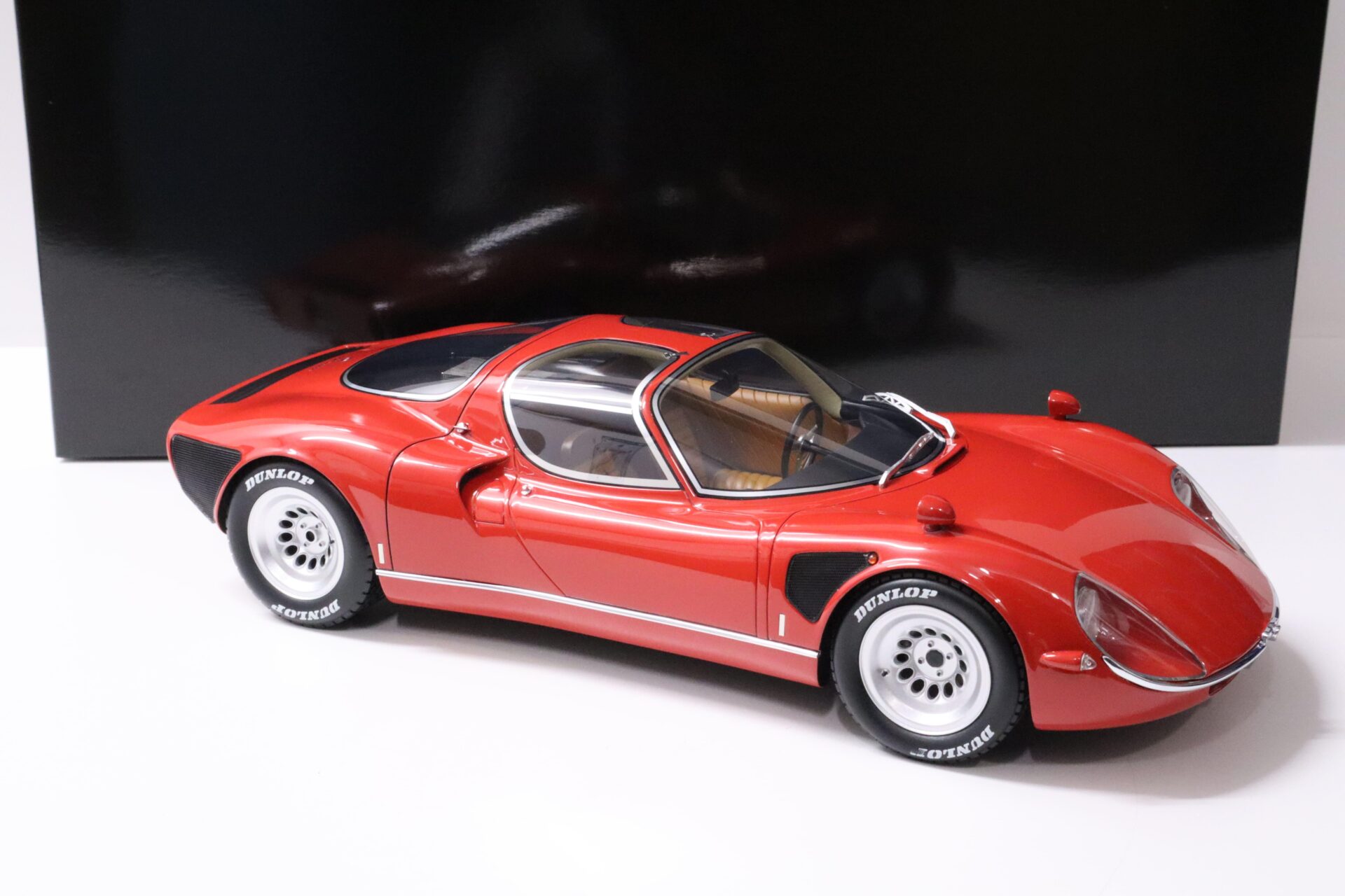 1:12 Premium ClassiXXs Alfa Romeo Tipo 33 Stradale red/ silver wheels