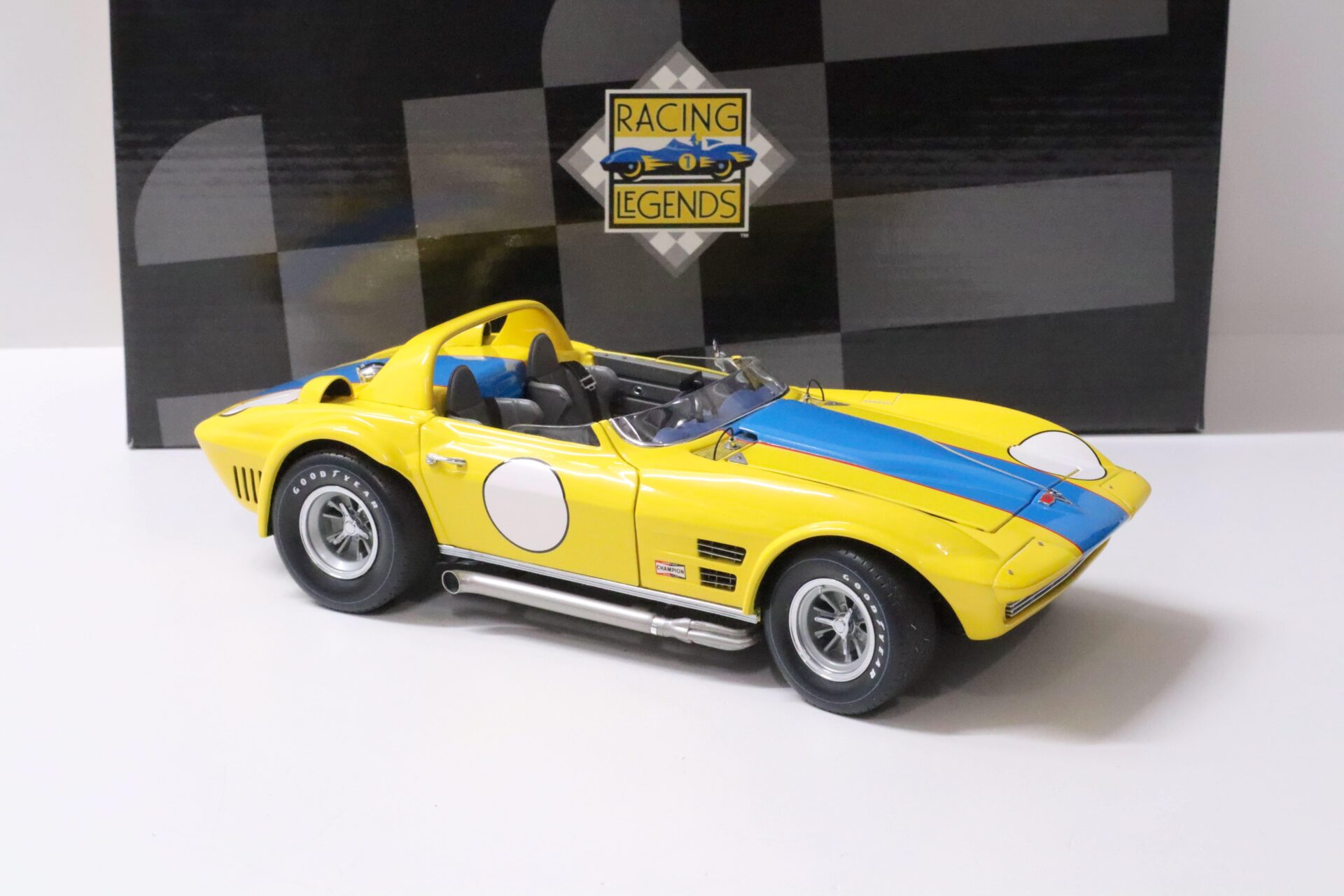 1:18 Exoto Chevrolet Grand Sport Roadster Chicago Hobby Show 1964 yellow