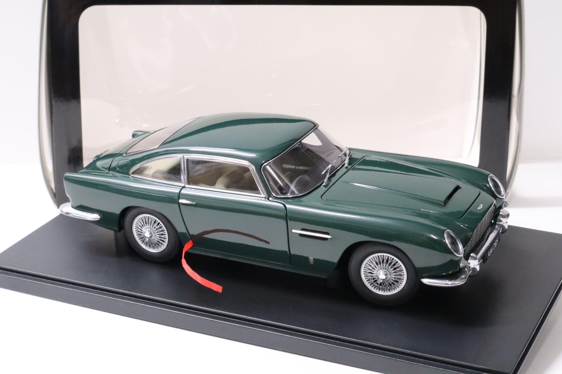 1:18 AUTOart Aston Martin DB5 Coupe dark green