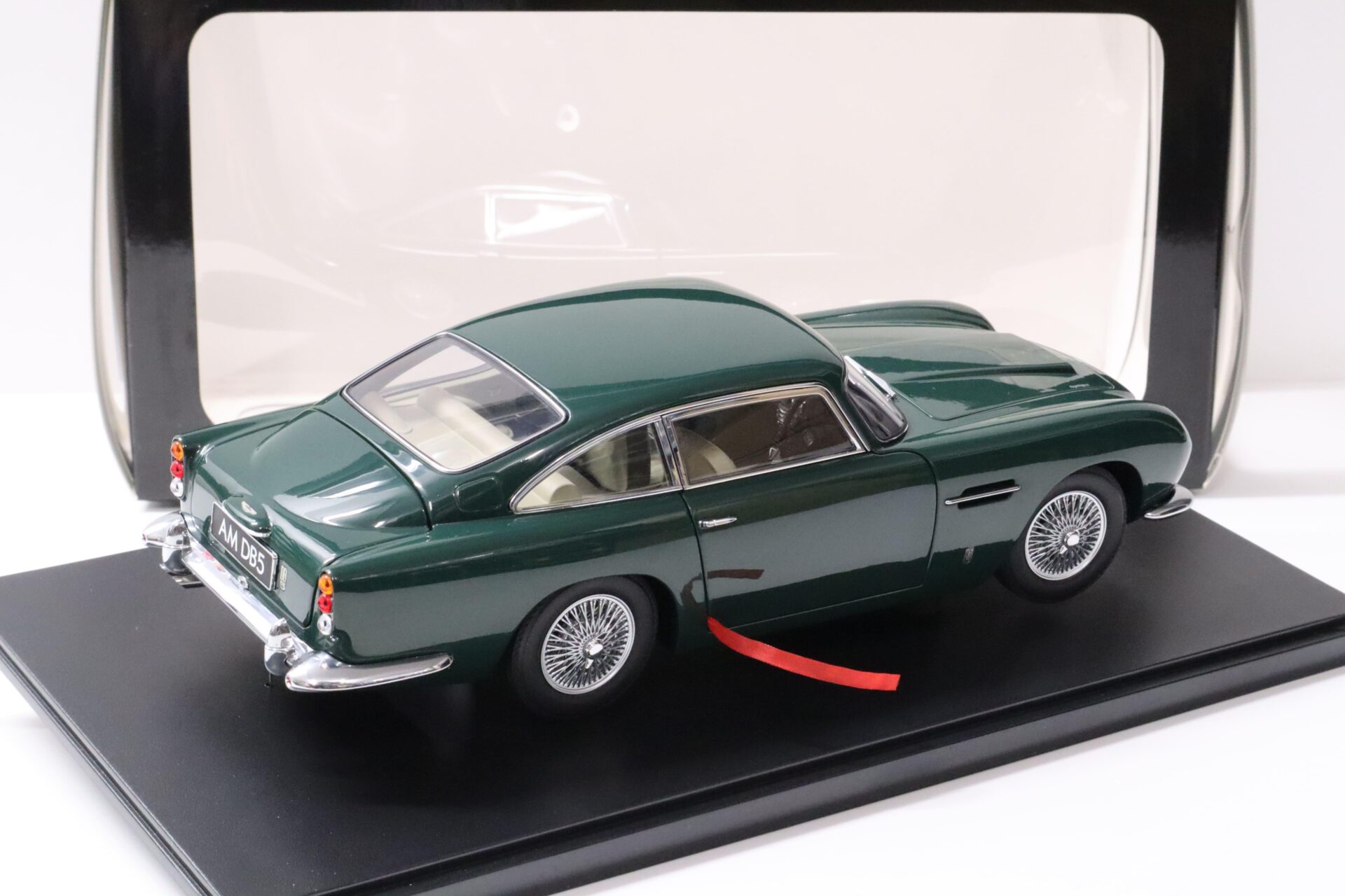 1:18 AUTOart Aston Martin DB5 Coupe dark green