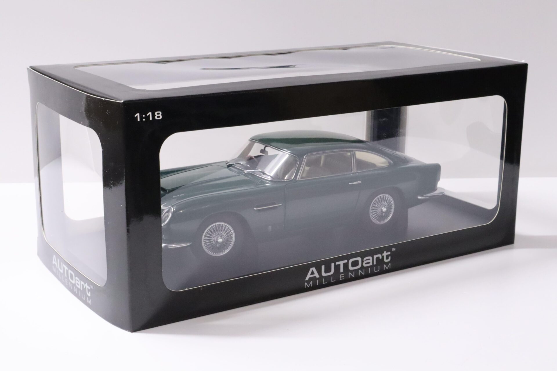 1:18 AUTOart Aston Martin DB5 Coupe dark green