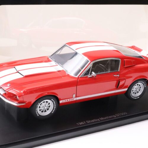 1:18 AUTOart Ford Mustang Shelby GT500 Coupe 1967 red/ white stripes