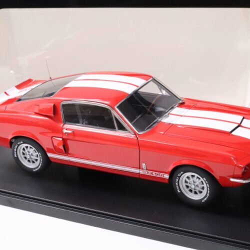 1:18 AUTOart Ford Mustang Shelby GT500 Coupe 1967 red/ white stripes