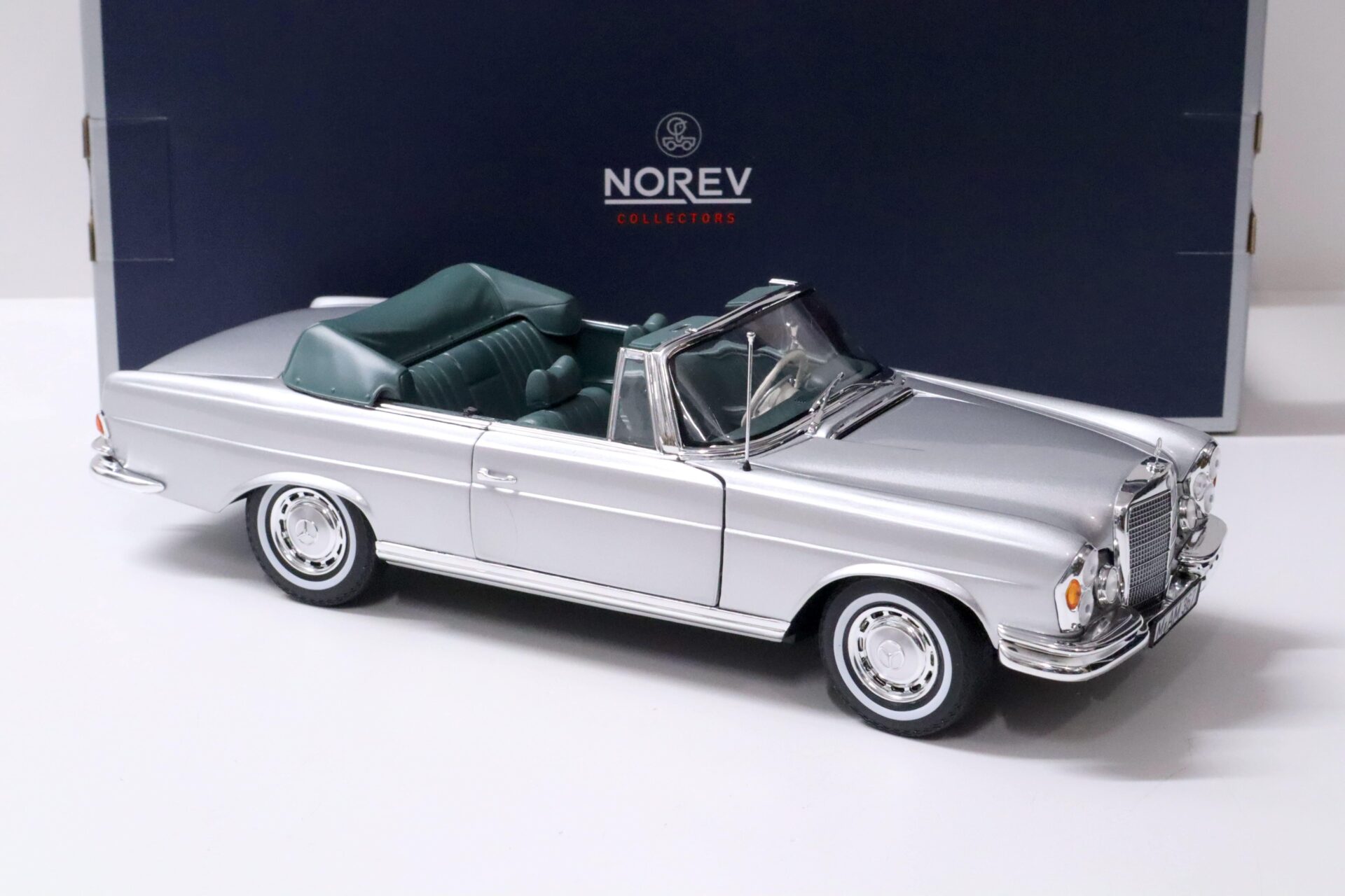1:18 Norev Mercedes 280 SE Cabriolet 1969 silver metallic/ green