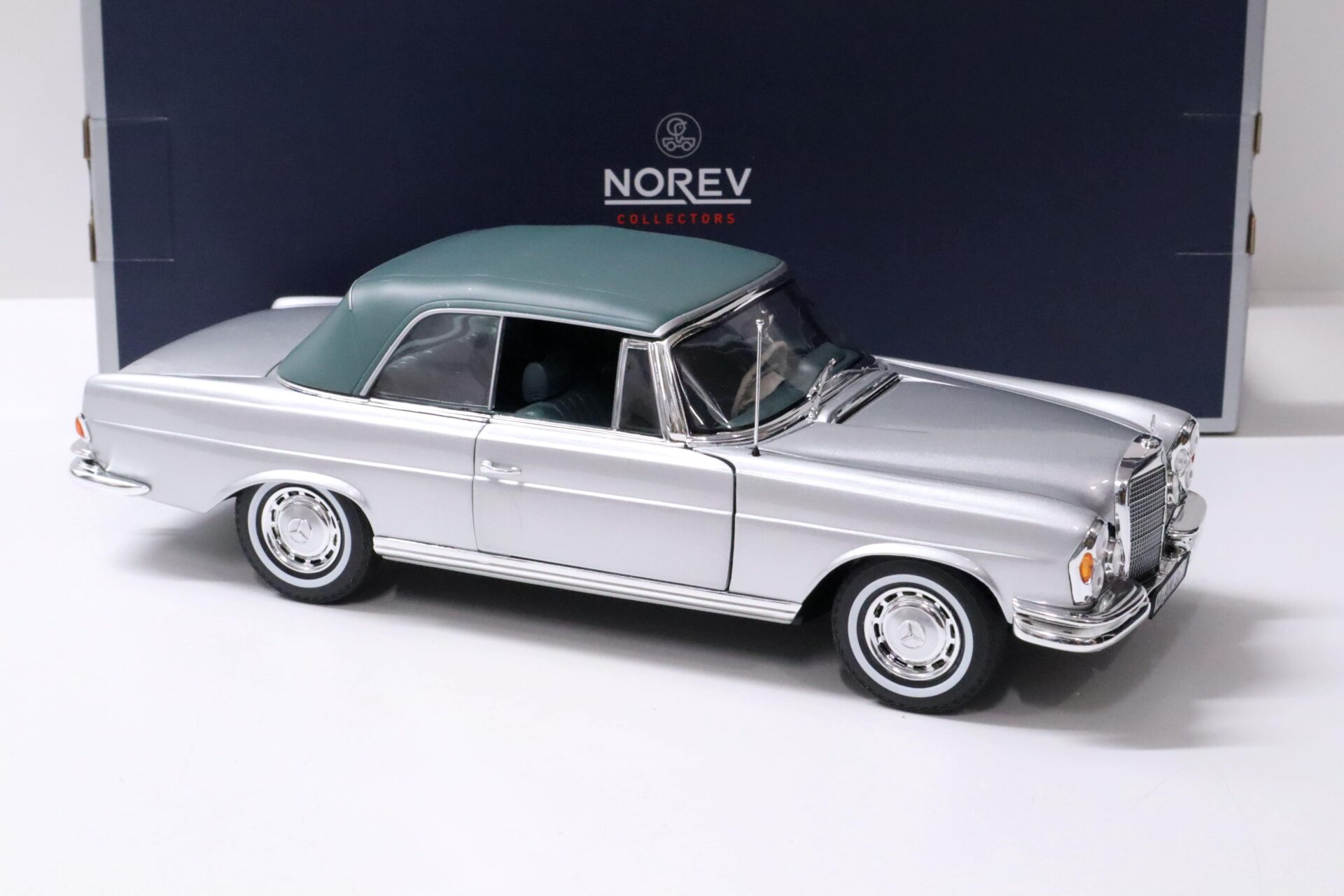 NOREV Mercedes-Benz 280 SE Cobriolet 訳あり 1:18 Norev Mercedes 280 SE Cabriolet 1969 silver metallic/ green
