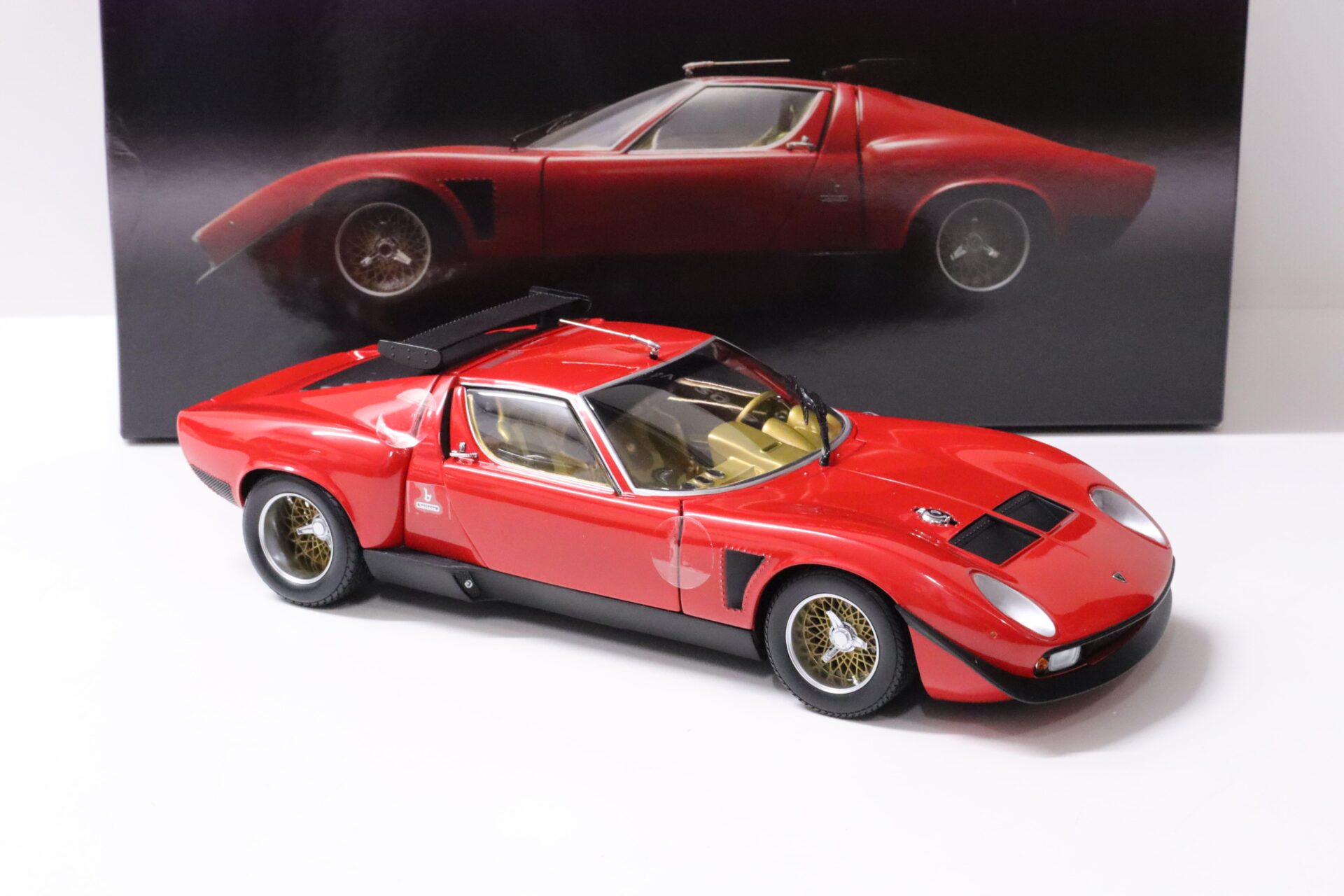 1:18 Kyosho Lamborghini Jota SVR 2008 red/ gold interior