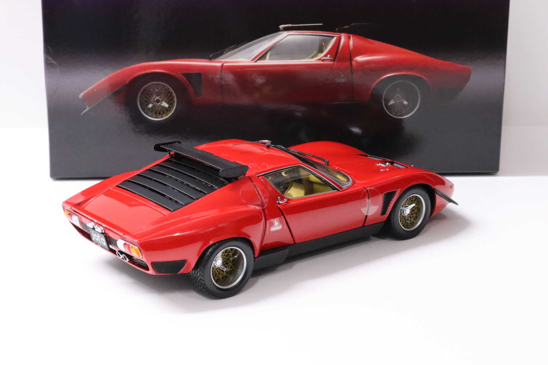 1:18 Kyosho Lamborghini Jota SVR 2008 red/ gold interior
