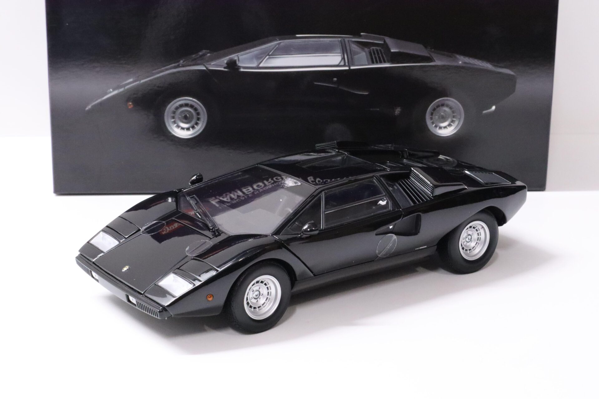 1:18 Kyosho Lamborghini Countach LP400 Coupe black