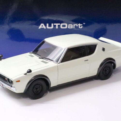 1:18 AUTOart Nissan Skyline 2000 GT-R (KPGC110) white 1973 - Image 1