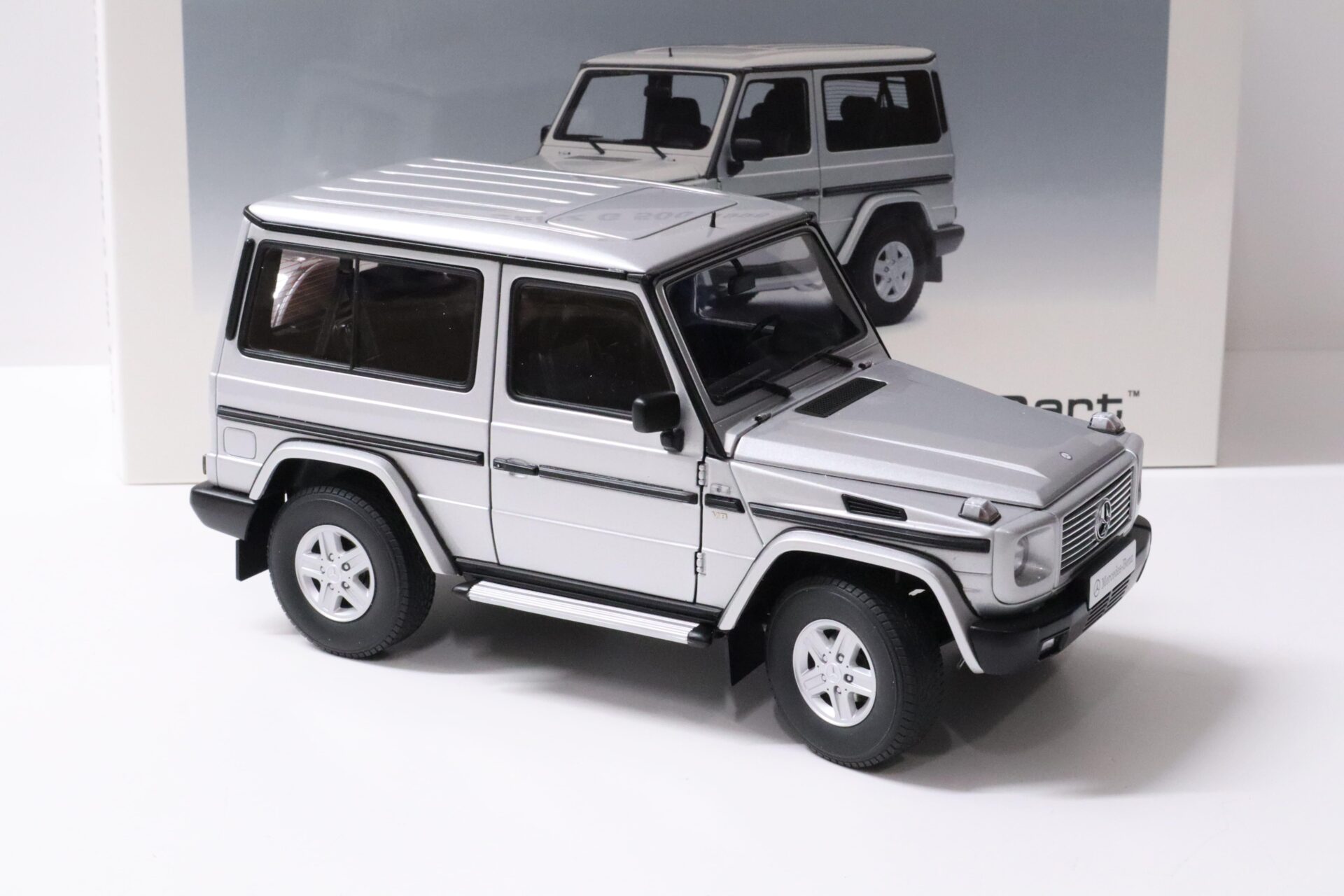 1:18 AUTOart Mercedes G-Klasse G500 SWB 1998 silver