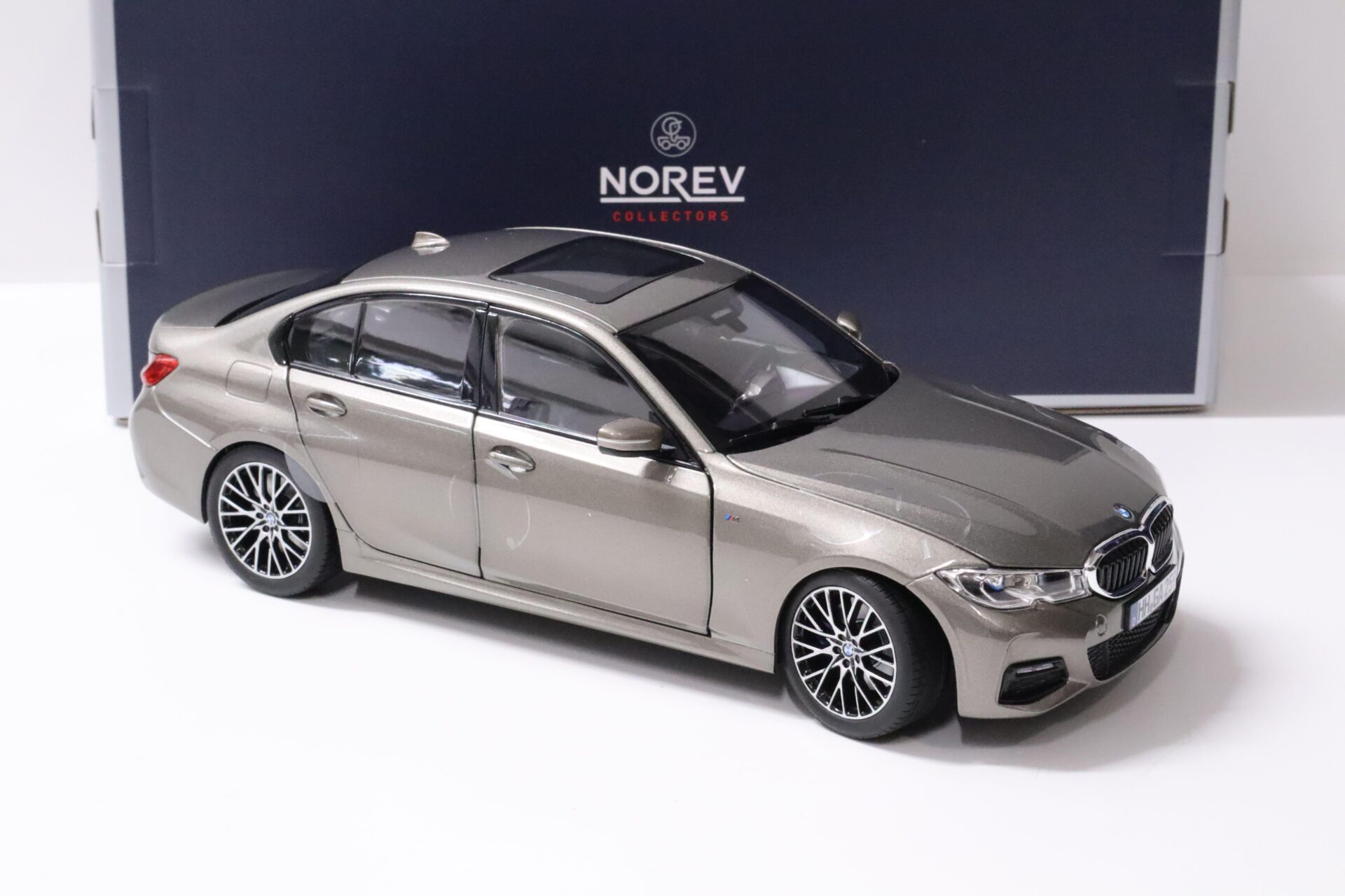 1:18 Norev BMW 330i (G20) Limousine M-Pack 2019 silver-grey metallic