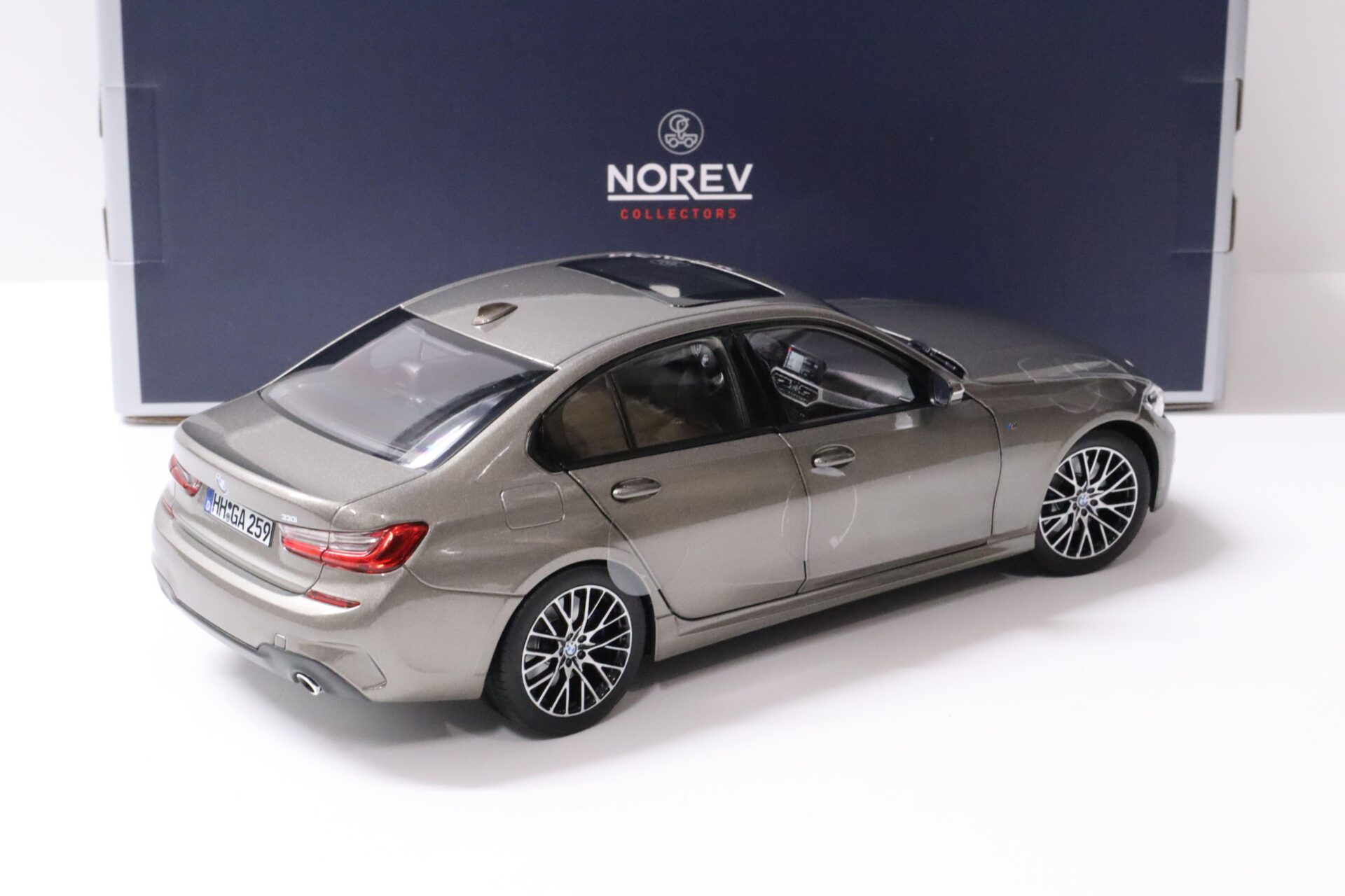1:18 Norev BMW 330i (G20) Limousine M-Pack 2019 silver-grey metallic