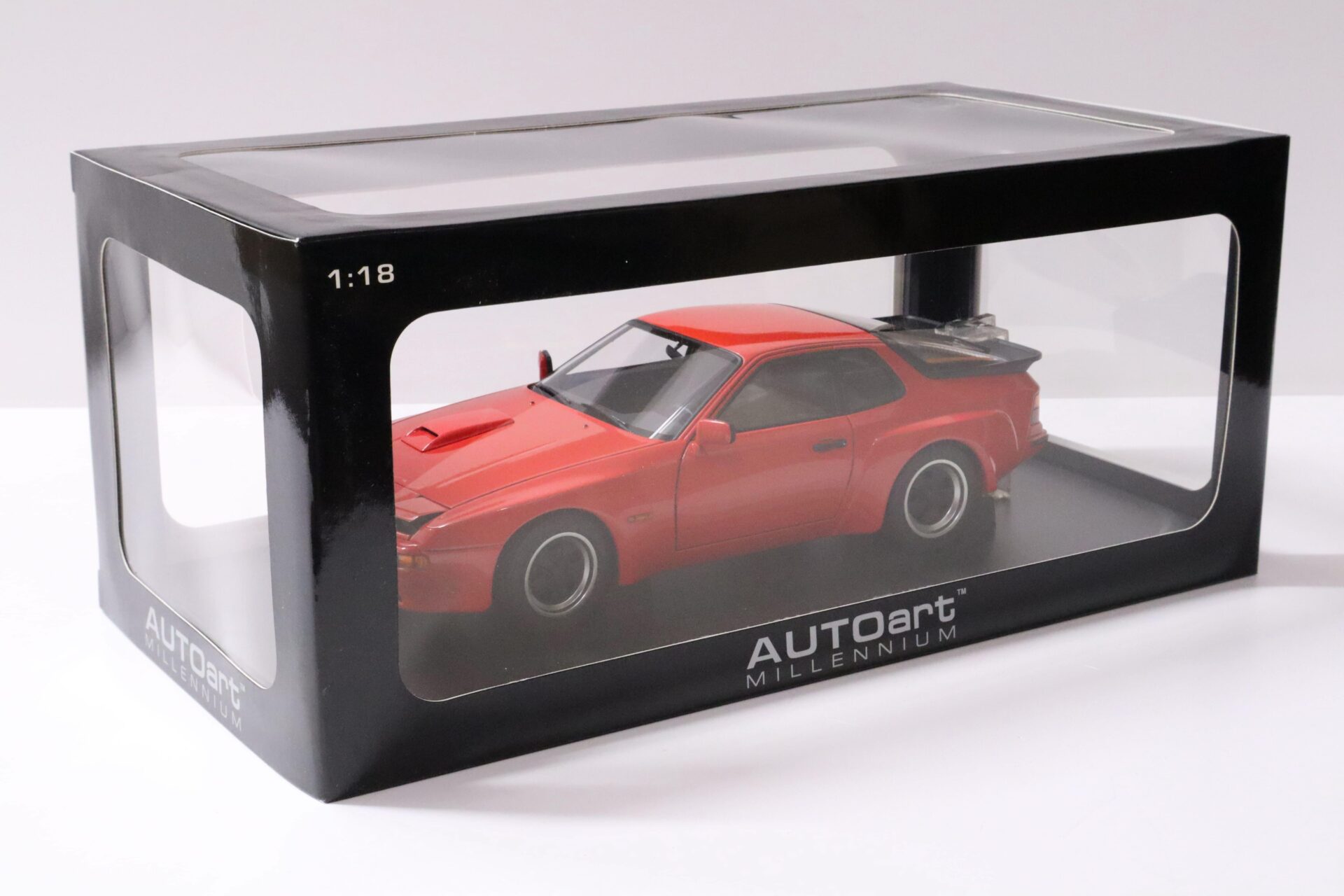 1:18 AUTOart Porsche 924 Carrera GT 1980 Guards red