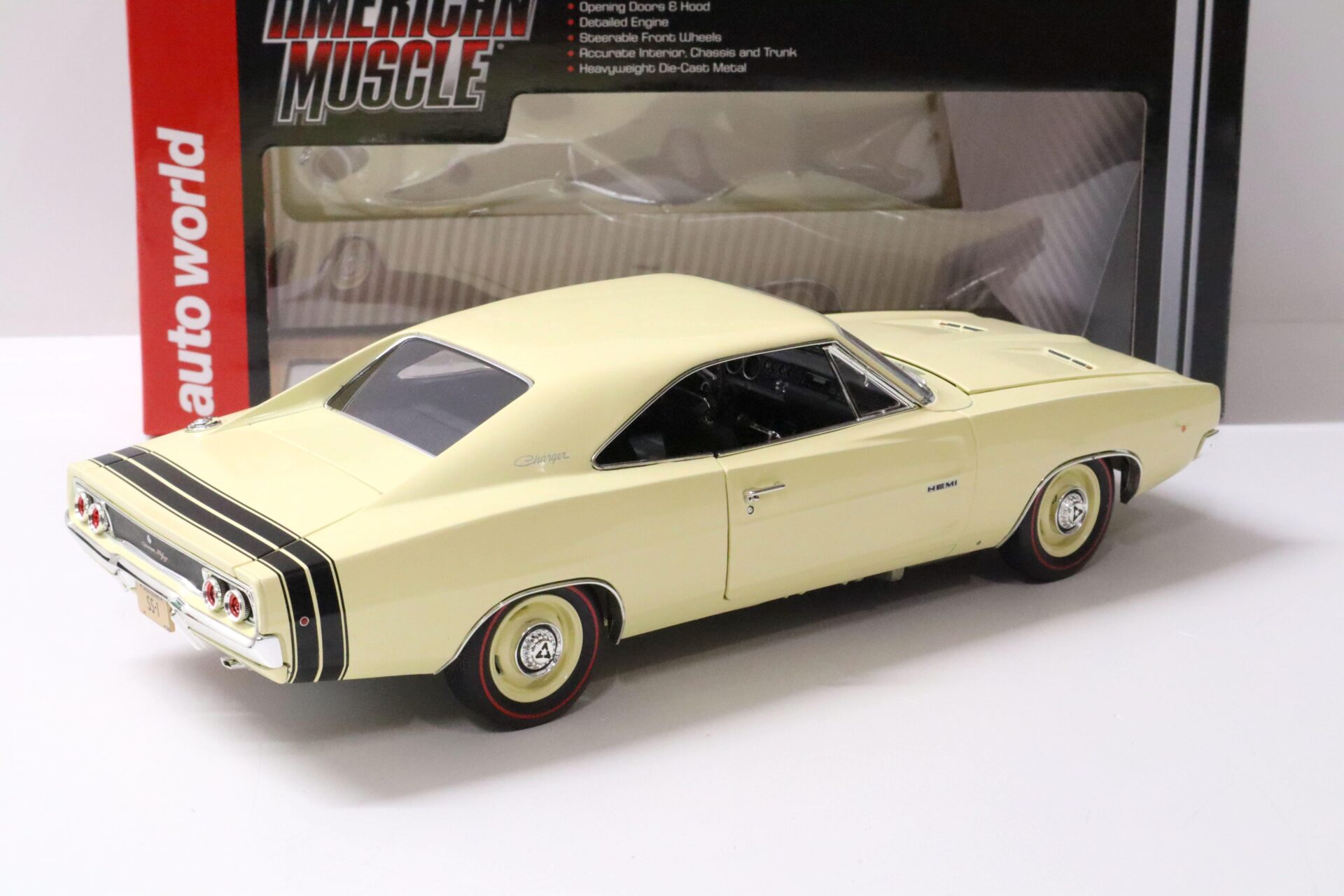1:18 Auto World 1968 Dodge Charger R/T Coupe yellow