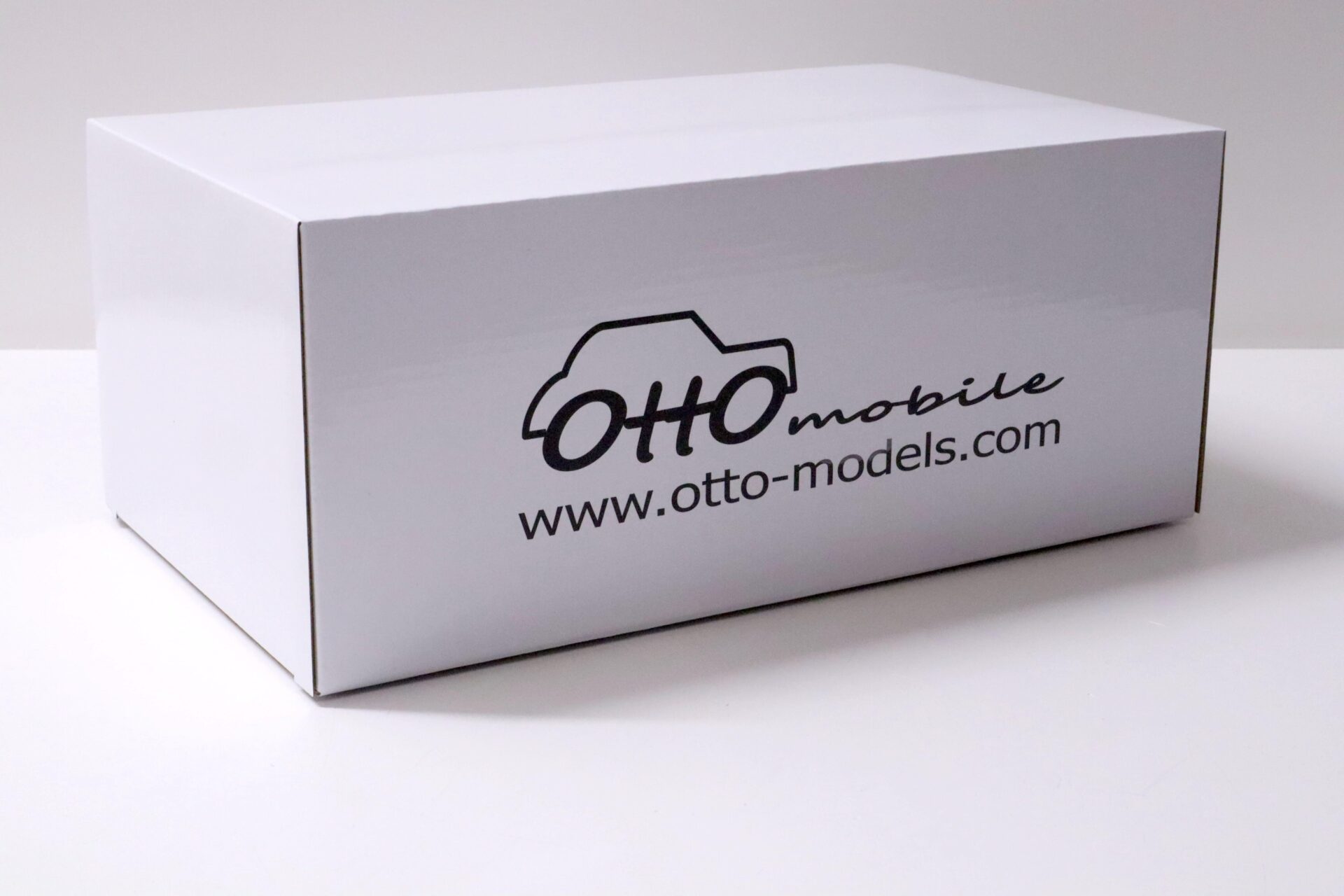 1:18 OTTO mobile OT366 BMW Alpina B3 (E30) Touring 2.7 Brilliant red 1990