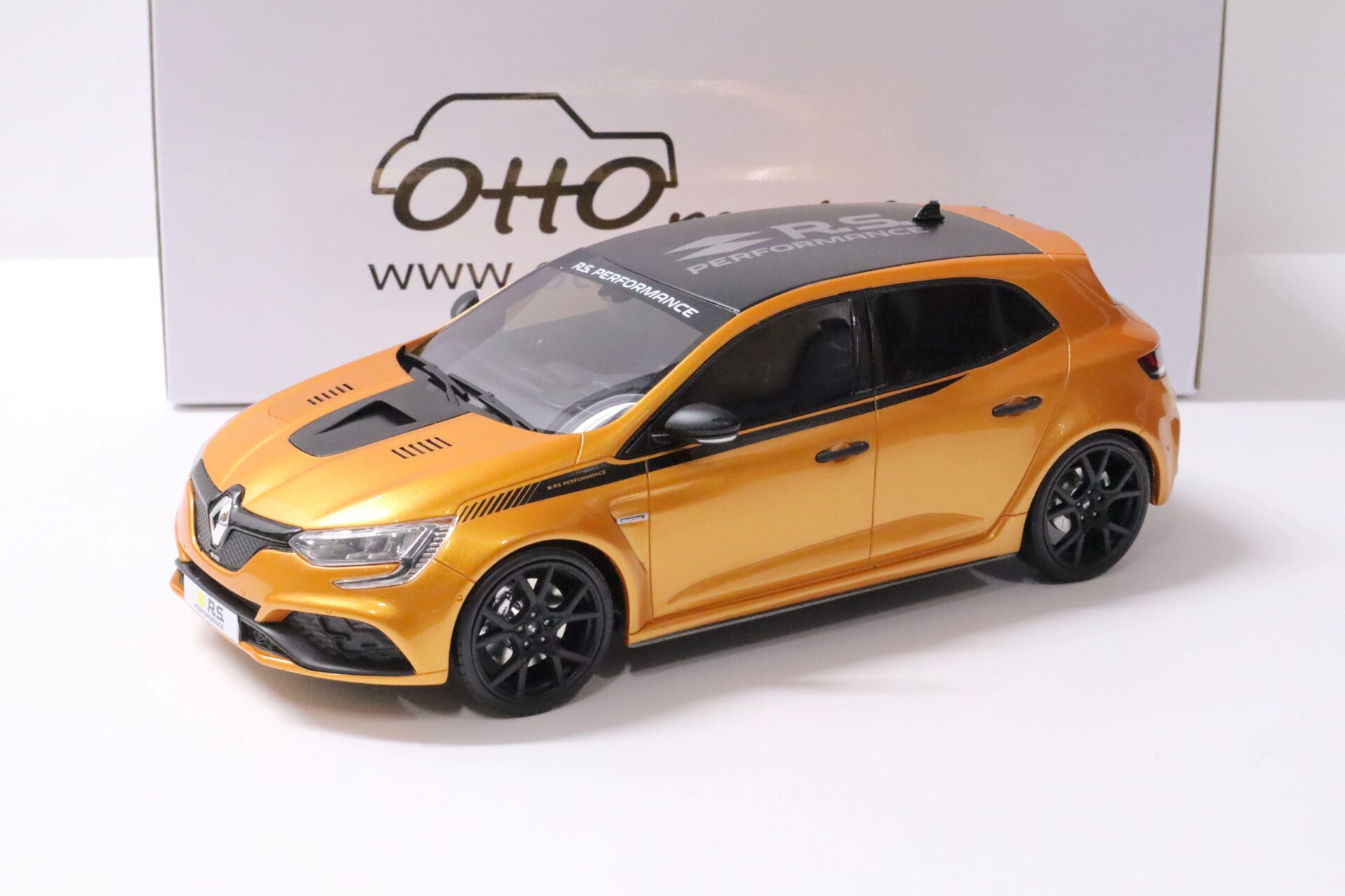 1:18 OTTO mobile OT899 Renault Megane 4 RS Performance Kit orange Tonic 2020