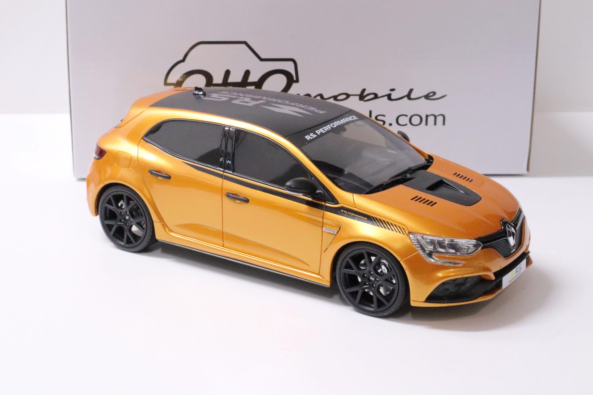 1:18 OTTO mobile OT899 Renault Megane 4 RS Performance Kit orange Tonic 2020