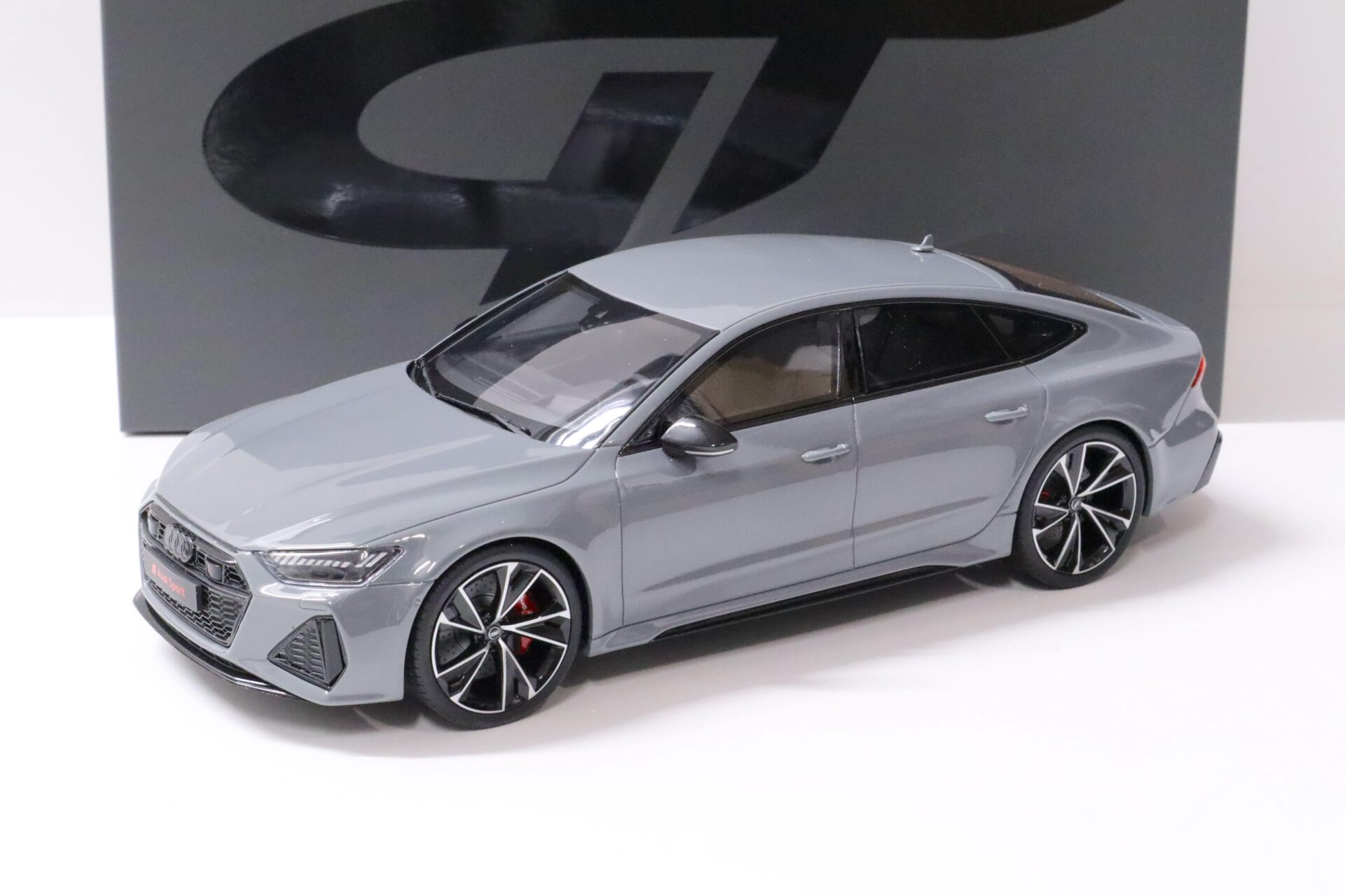 1:18 GT Spirit GT823 Audi RS7 (C8) Sportback Nardo grey 2020