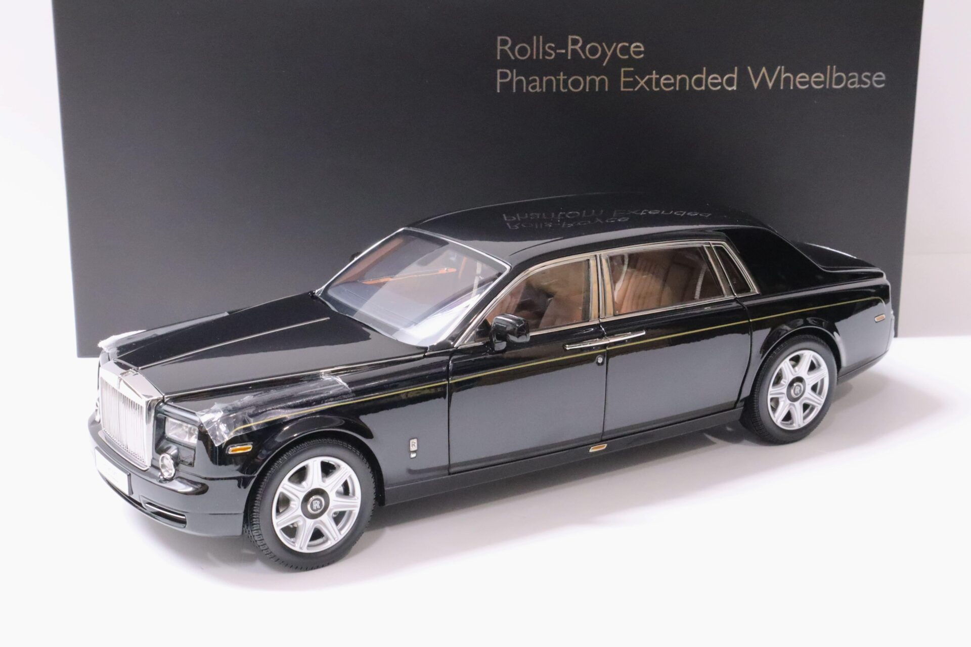 1:18 Kyosho Rolls Royce Phantom EWB Extended Wheelbase 2012 black