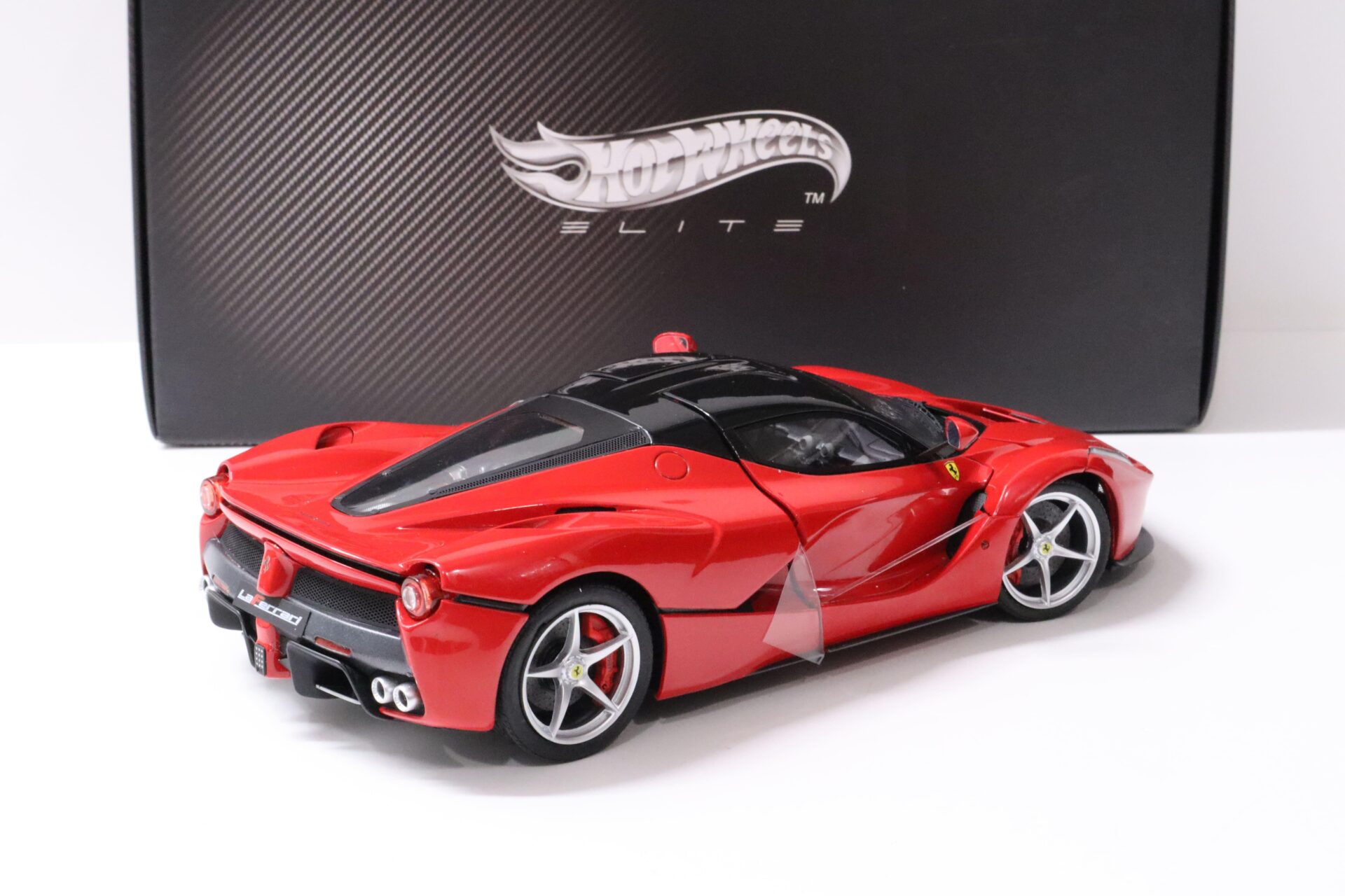 1:18 Hot Wheels Elite Ferrari LaFerrari 2013 red BCT79