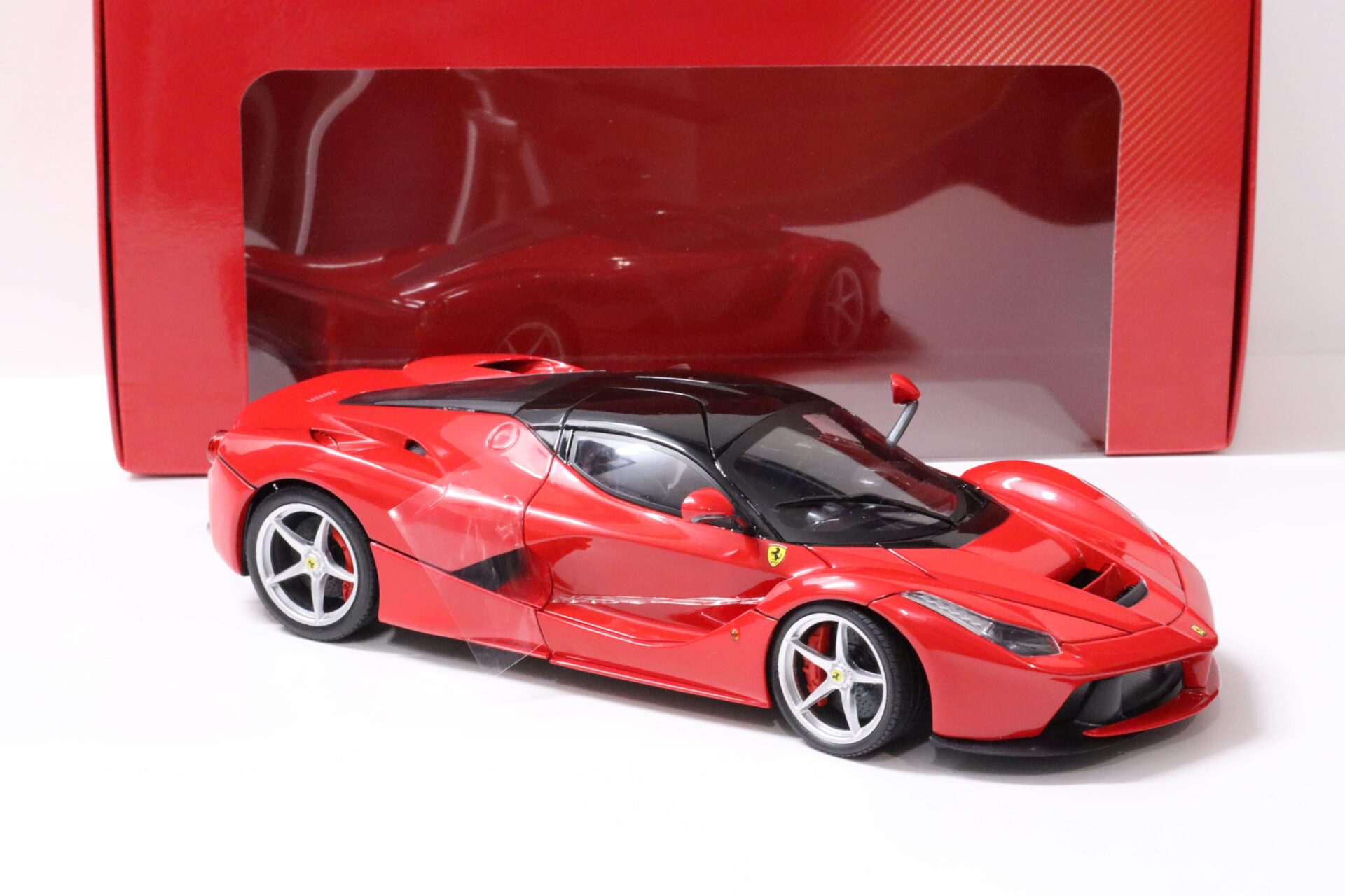 1:18 Hot Wheels Ferrari LaFerrari 2013 red BLY52