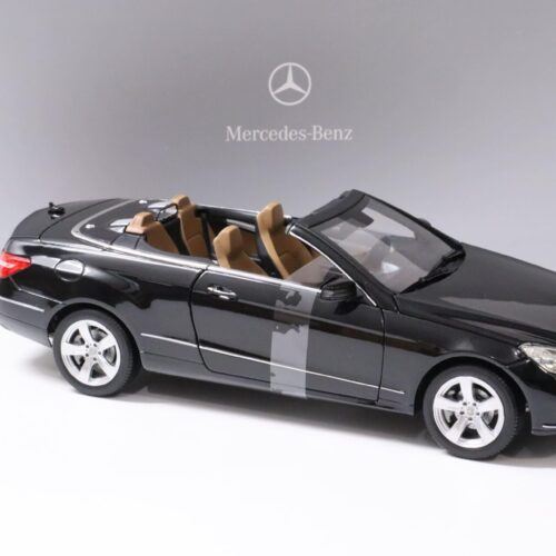 1:18 Norev Mercedes E-Class Cabriolet A207 obsidian black DEALER VERSION - Image 2