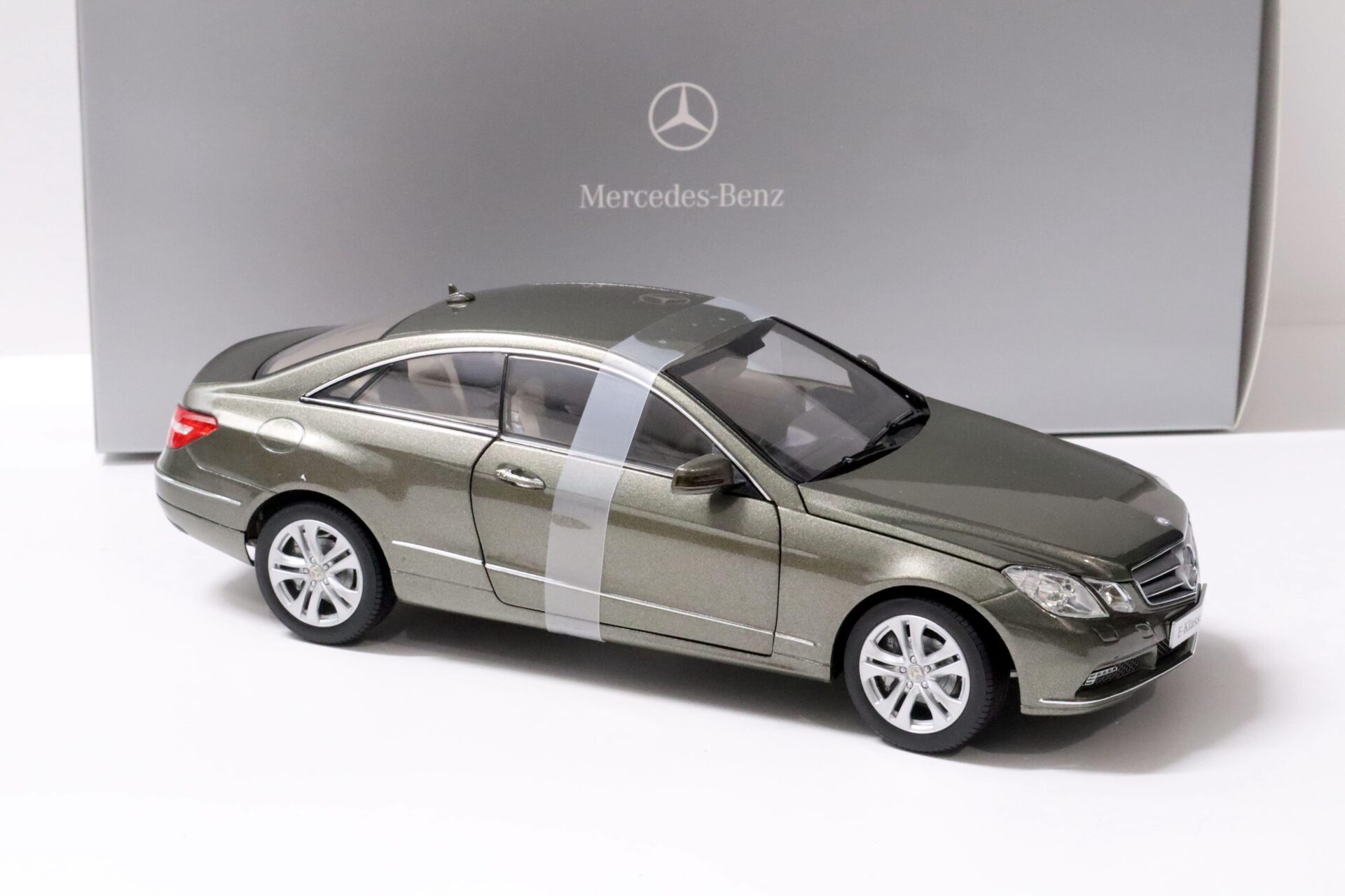 1:18 Norev Mercedes E-Klasse Coupe C207 stannit grey metallic DEALER VERSION