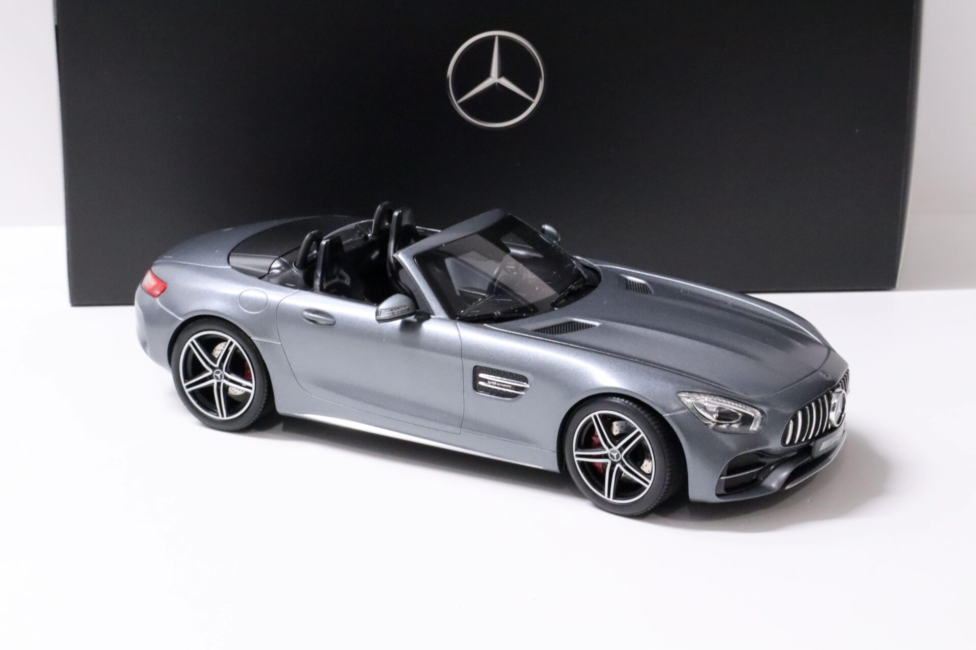 1:18 Norev Mercedes AMG GT C Roadster designo selenite grey magno DEALER VERSION