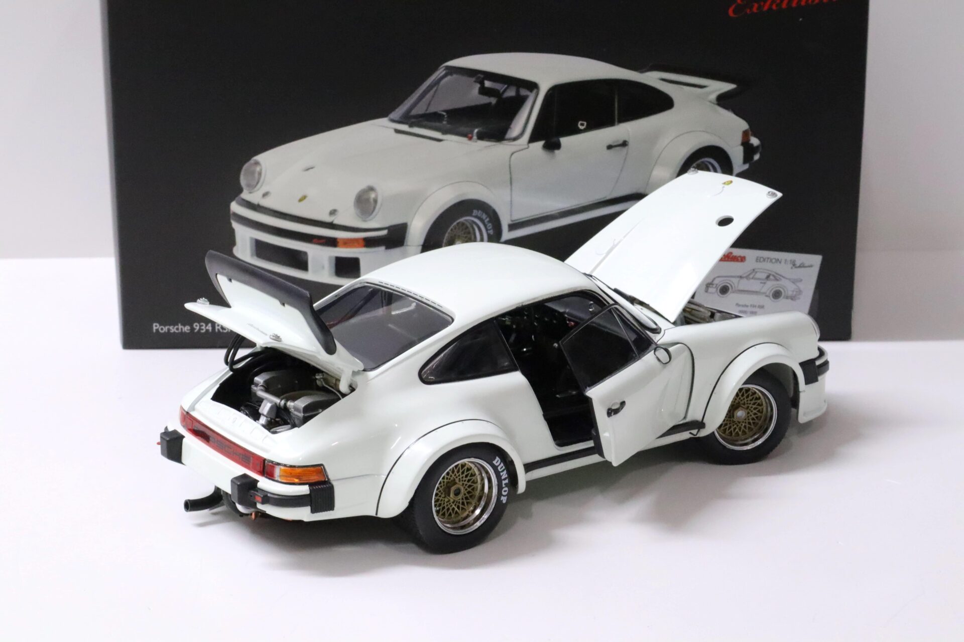 1:18 Schuco Porsche 934 RSR Street Plain grandprix white