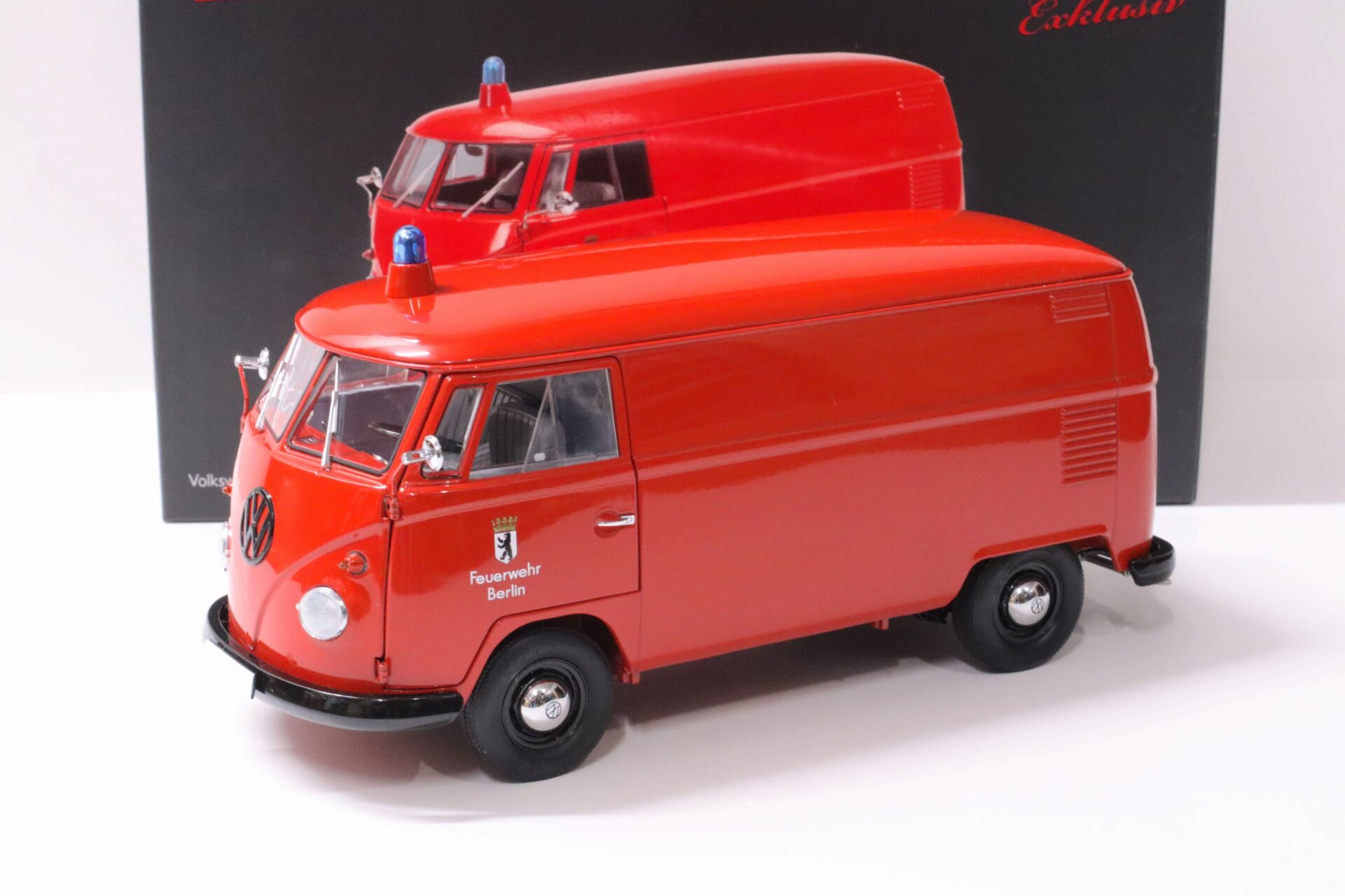 1:18 Schuco VW T1 Transporter Kasten Feuerwehr Berlin red