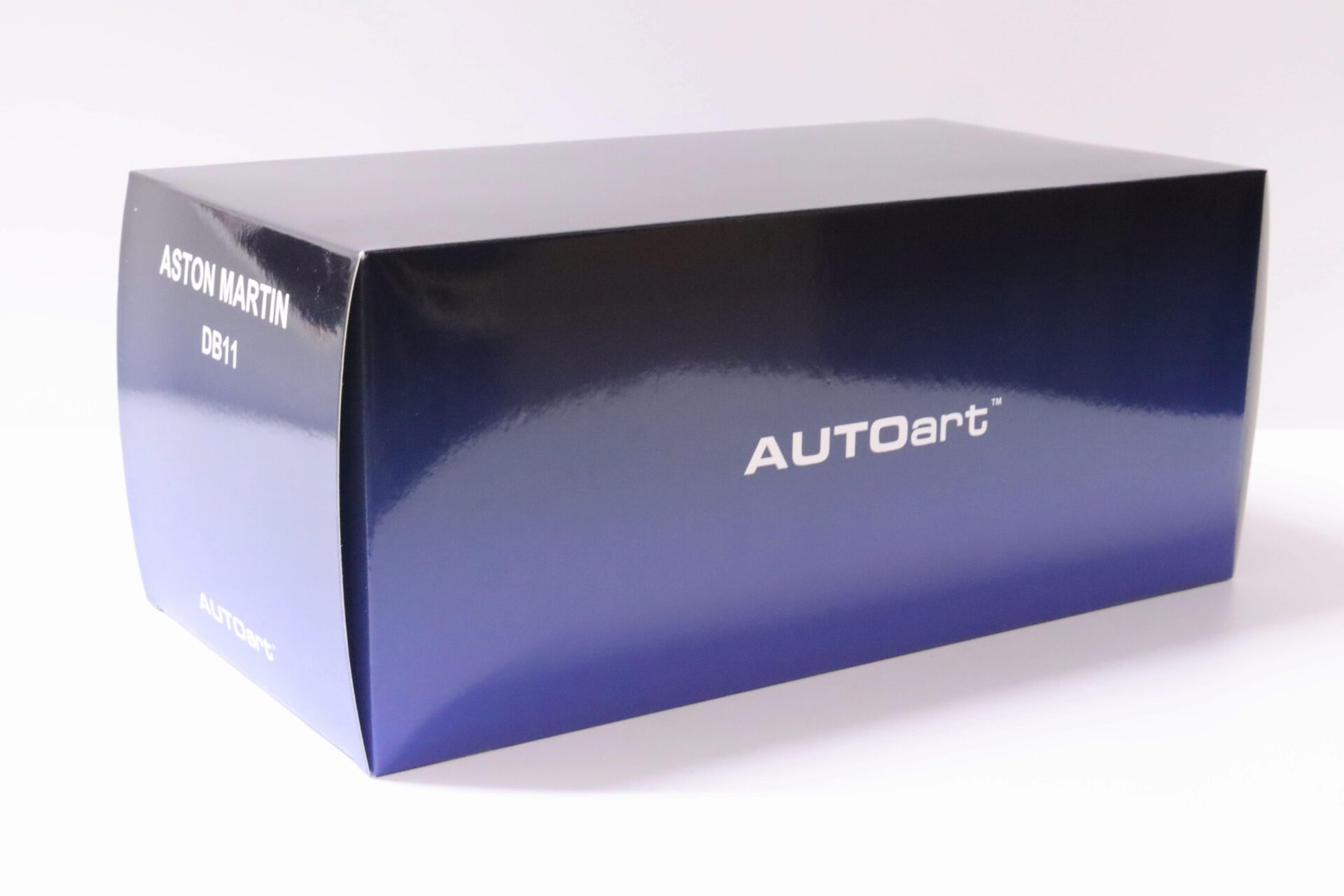 1:18 AUTOart Aston Martin DB11 Coupe Skyfall silver metallic