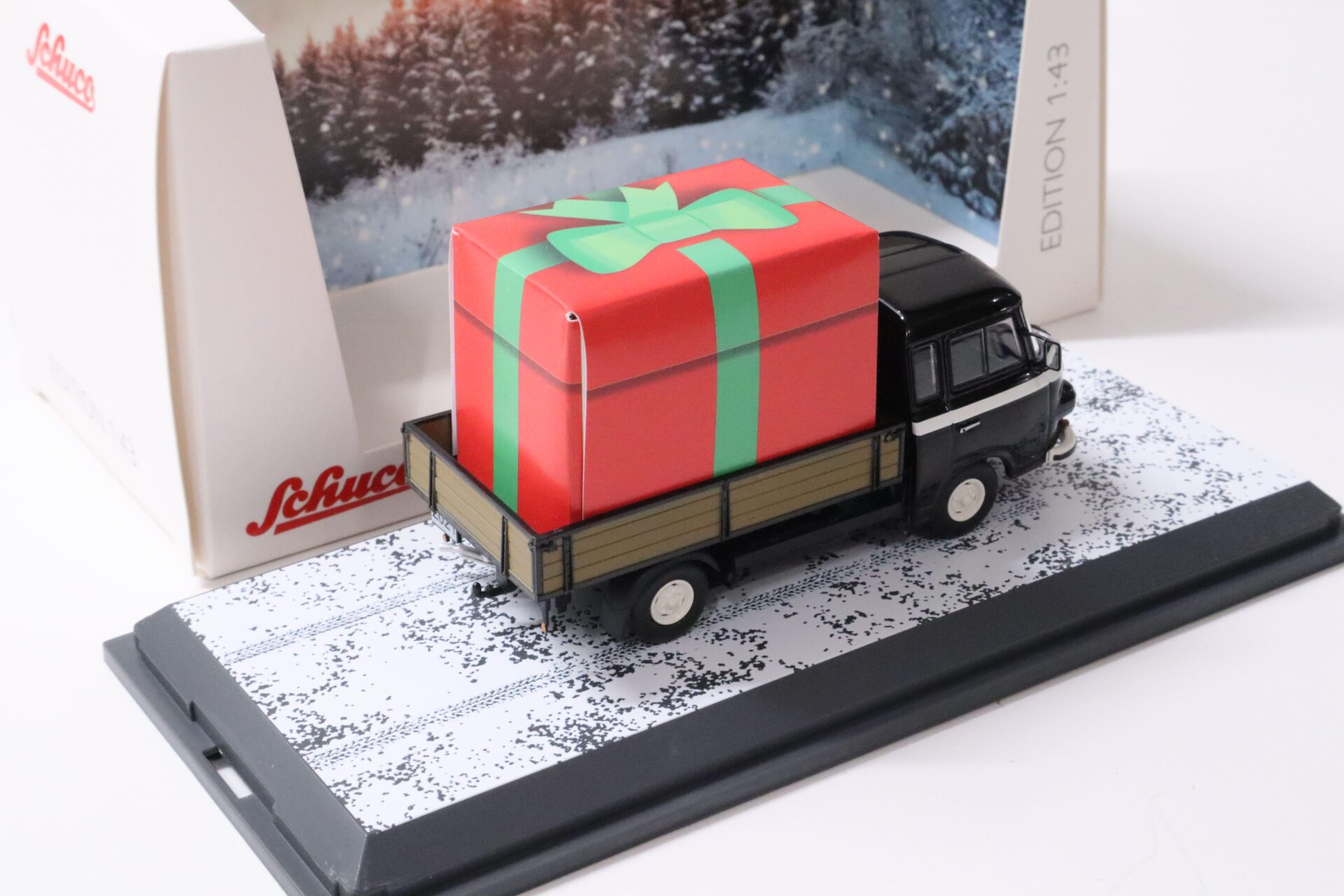 1:43 Schuco Barkas B1000 Pritsche + Geschenk "CHRISTMAS EDITION 2021" black