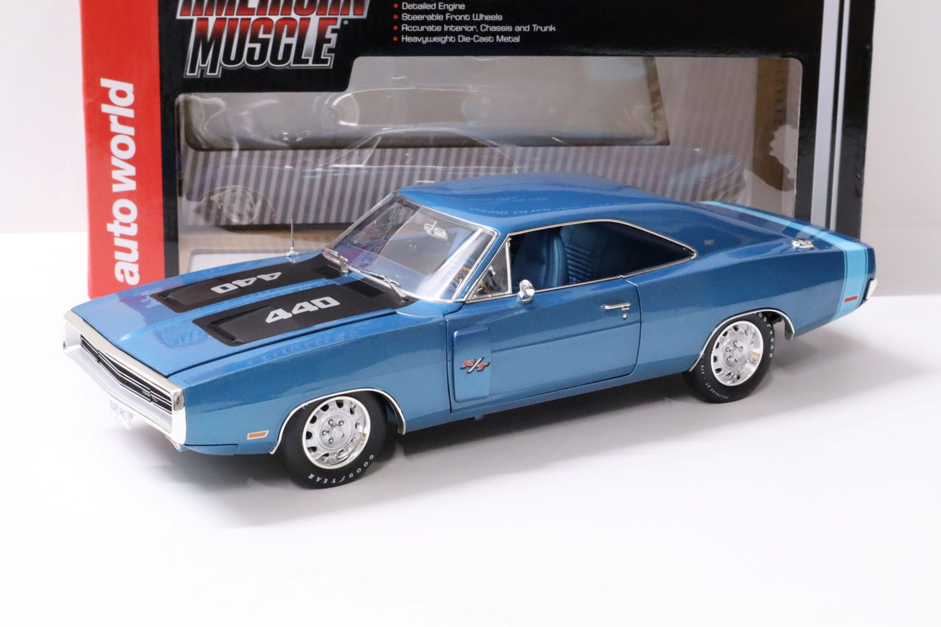 1:18 Auto World 1970 Dodge Charger 440 R/T SE Coupe blue metallic