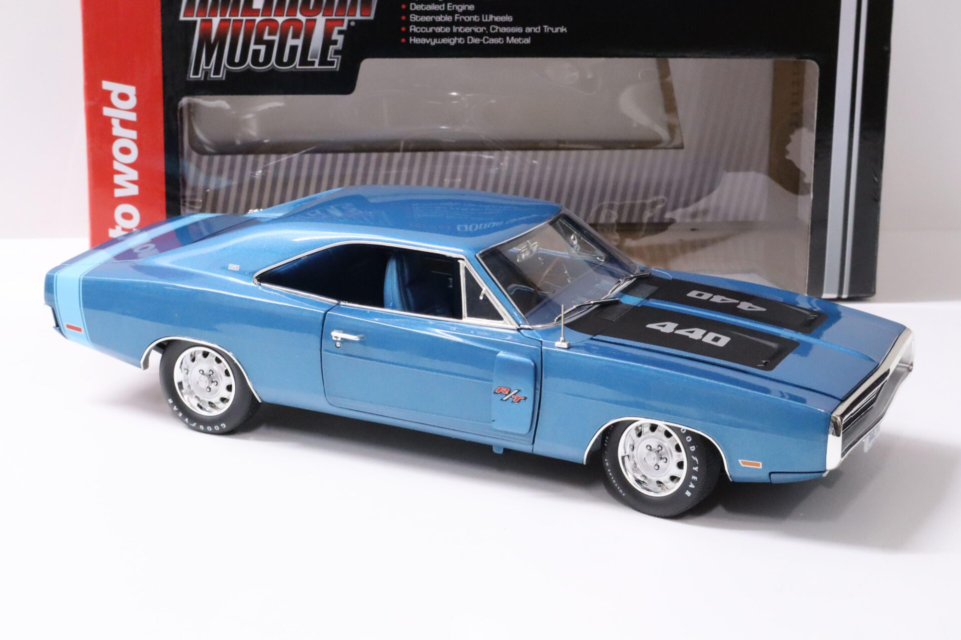 1:18 Auto World 1970 Dodge Charger 440 R/T SE Coupe blue metallic