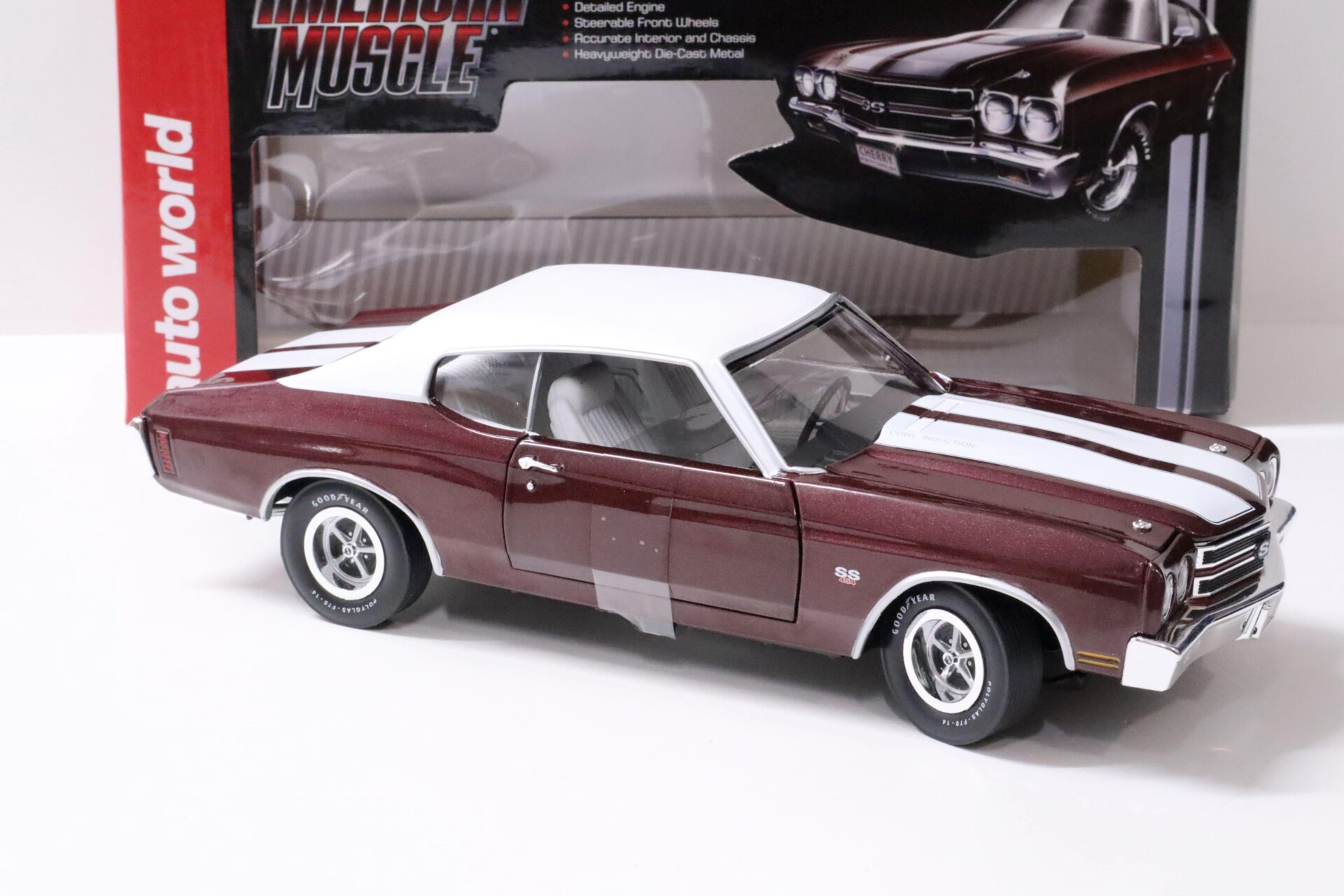 1:18 Auto World 1970 Chevrolet Chevelle SS 454 Coupe dark red/ white