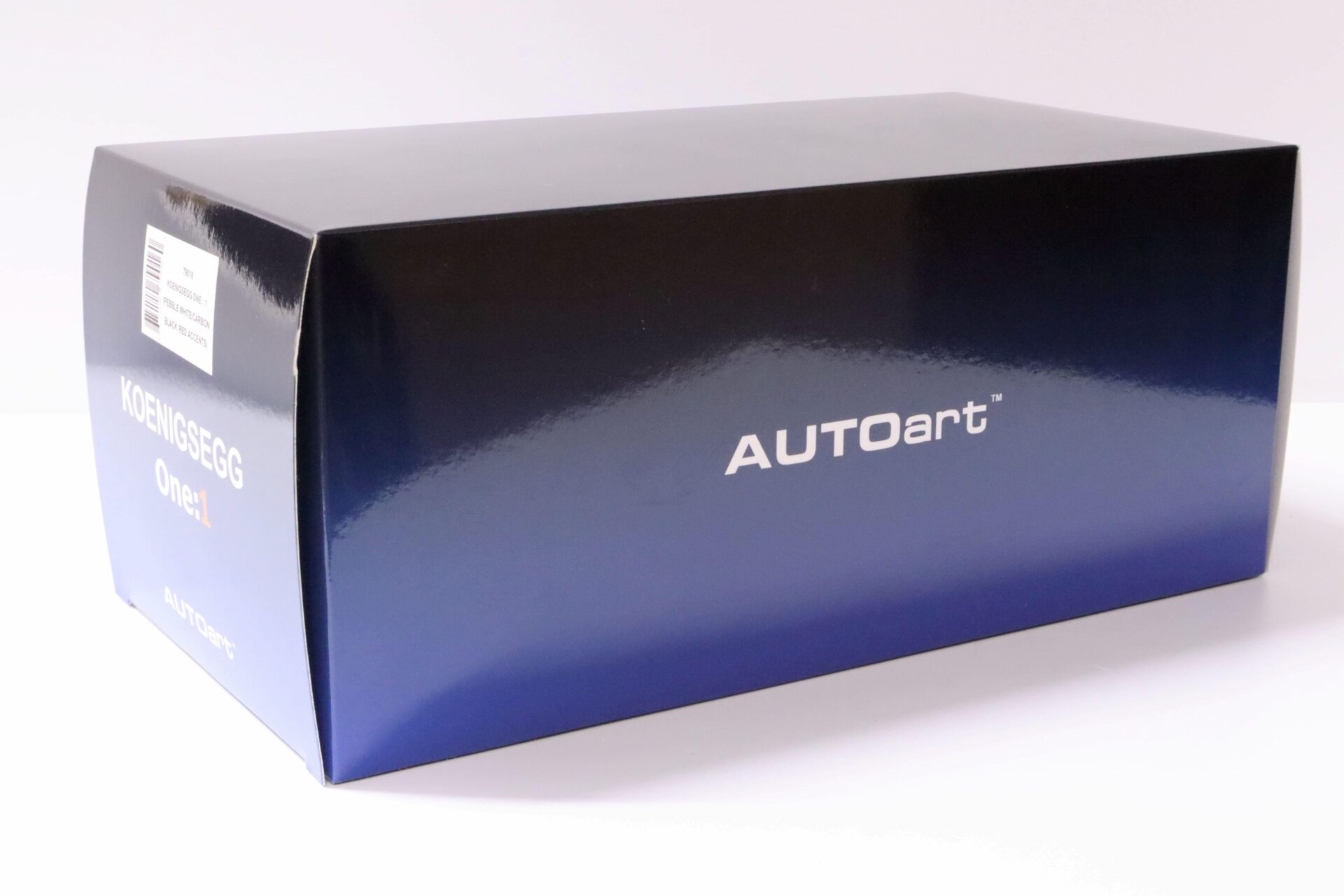 1:18 AUTOart Koenigsegg ONE:1 Pebble white/ Carbon black 2014