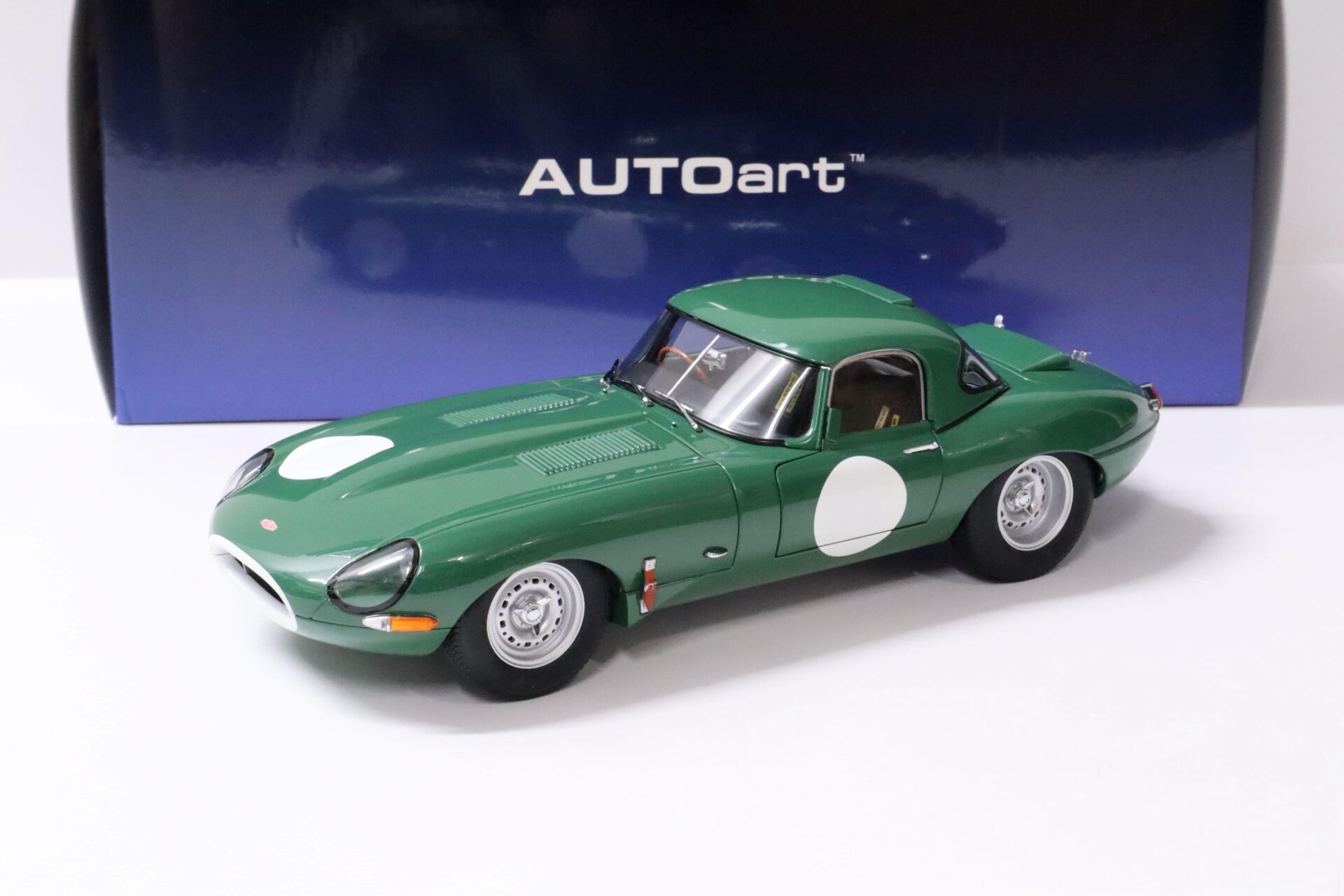 1:18 AUTOart Jaguar E-Type Lightweight Opalescent dark green with Hardtop 1963