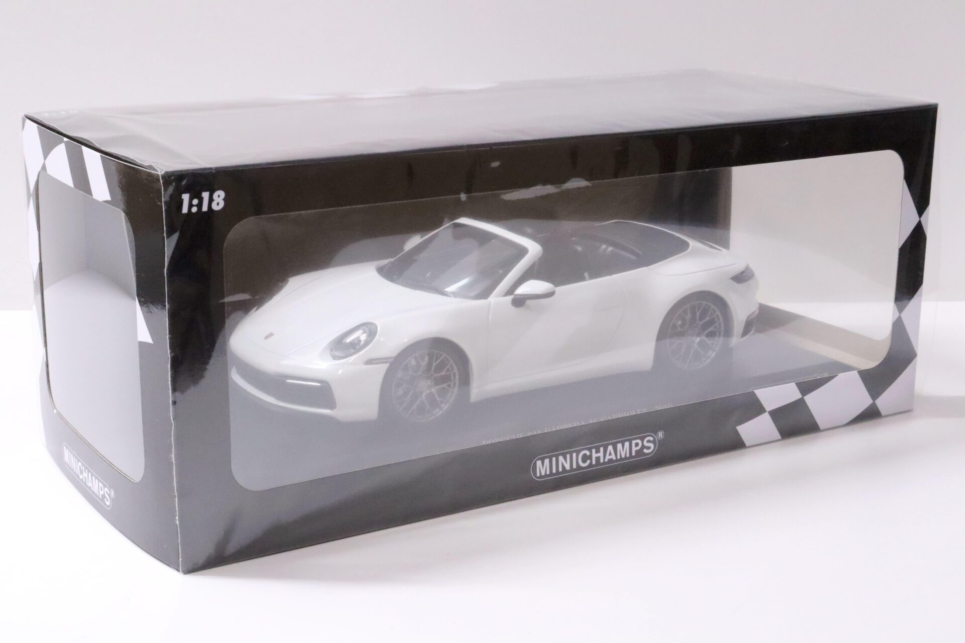1:18 Minichamps Porsche 911 (992) Carrera 4S Cabriolet white 2019